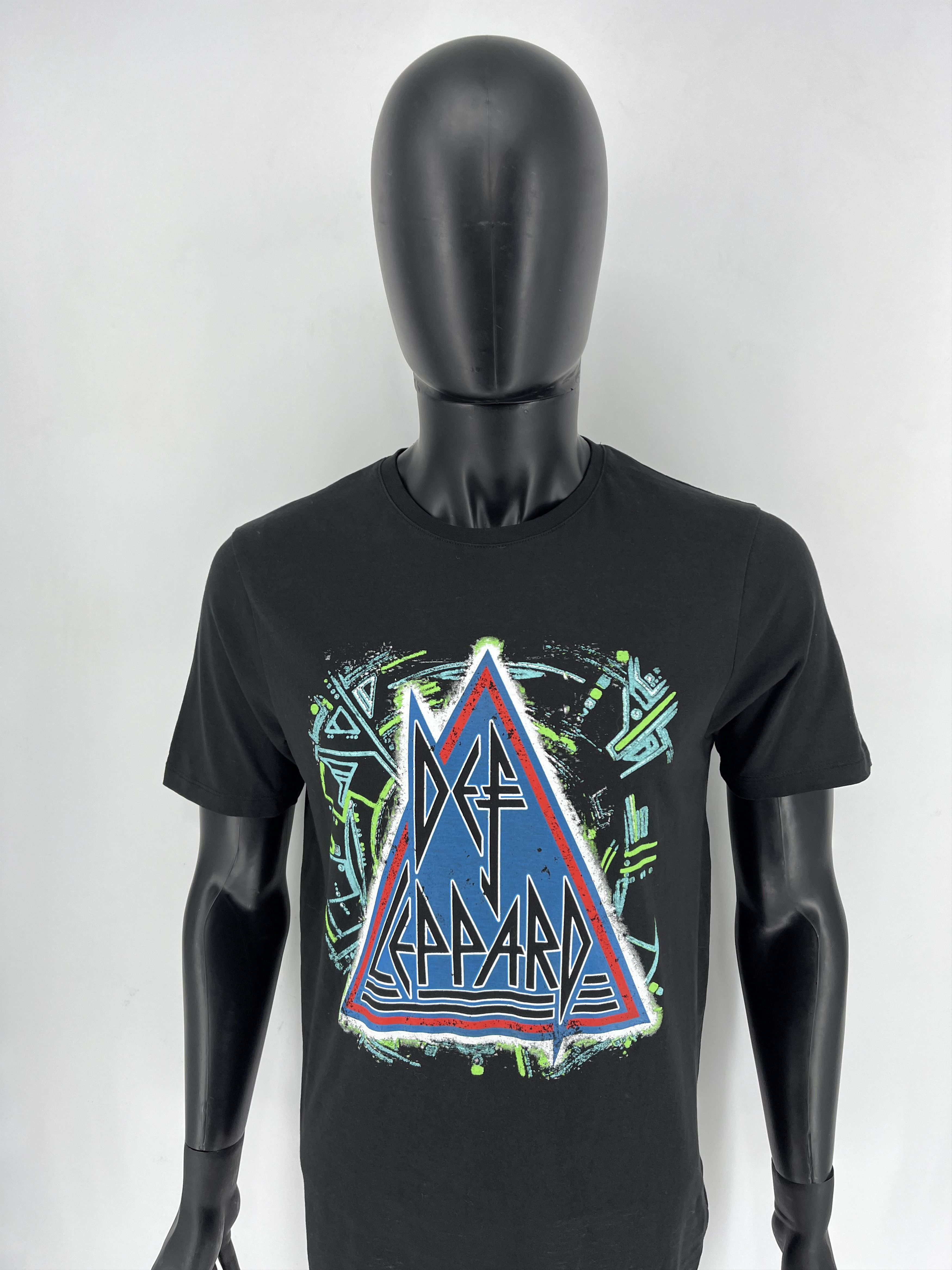 Band Tees Vintage Y2K Def Leppard Band Tee Size M Size US M / EU 48-50 / 2 - 6 Thumbnail