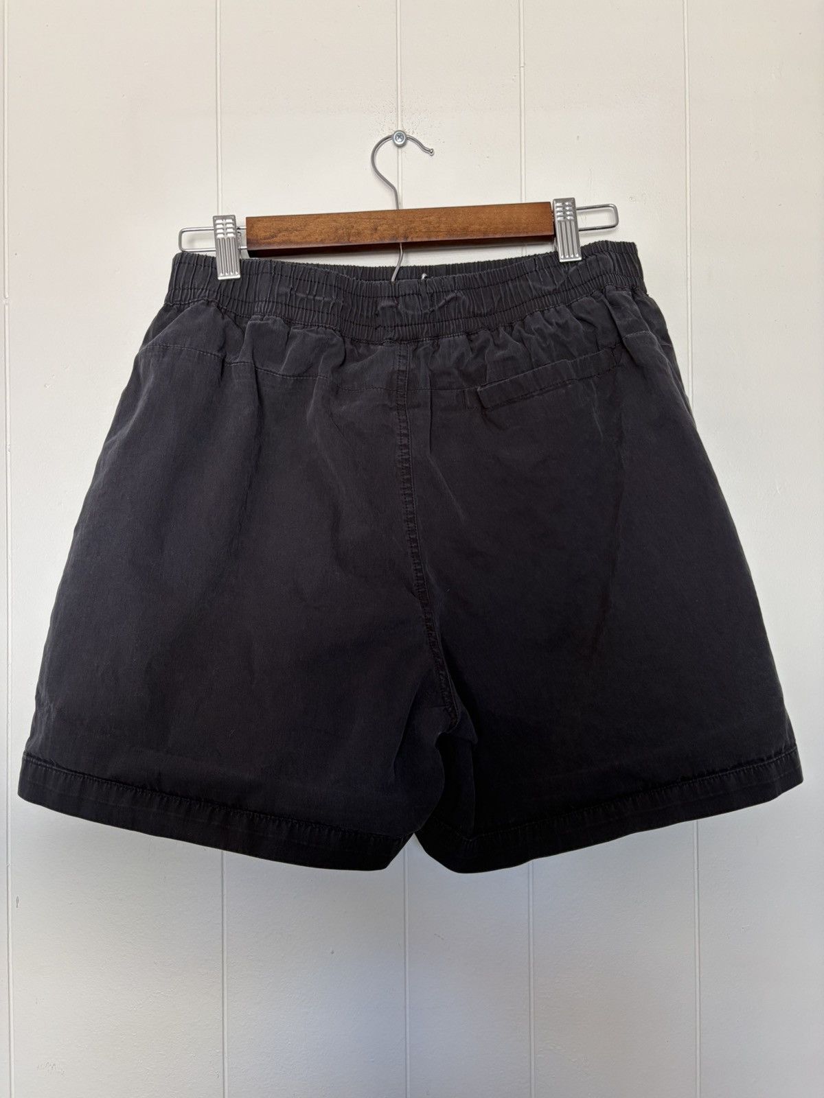 Forever 21 Forever 21 black tactical cargo shorts Size US 34 / EU 50 - 2 Thumbnail