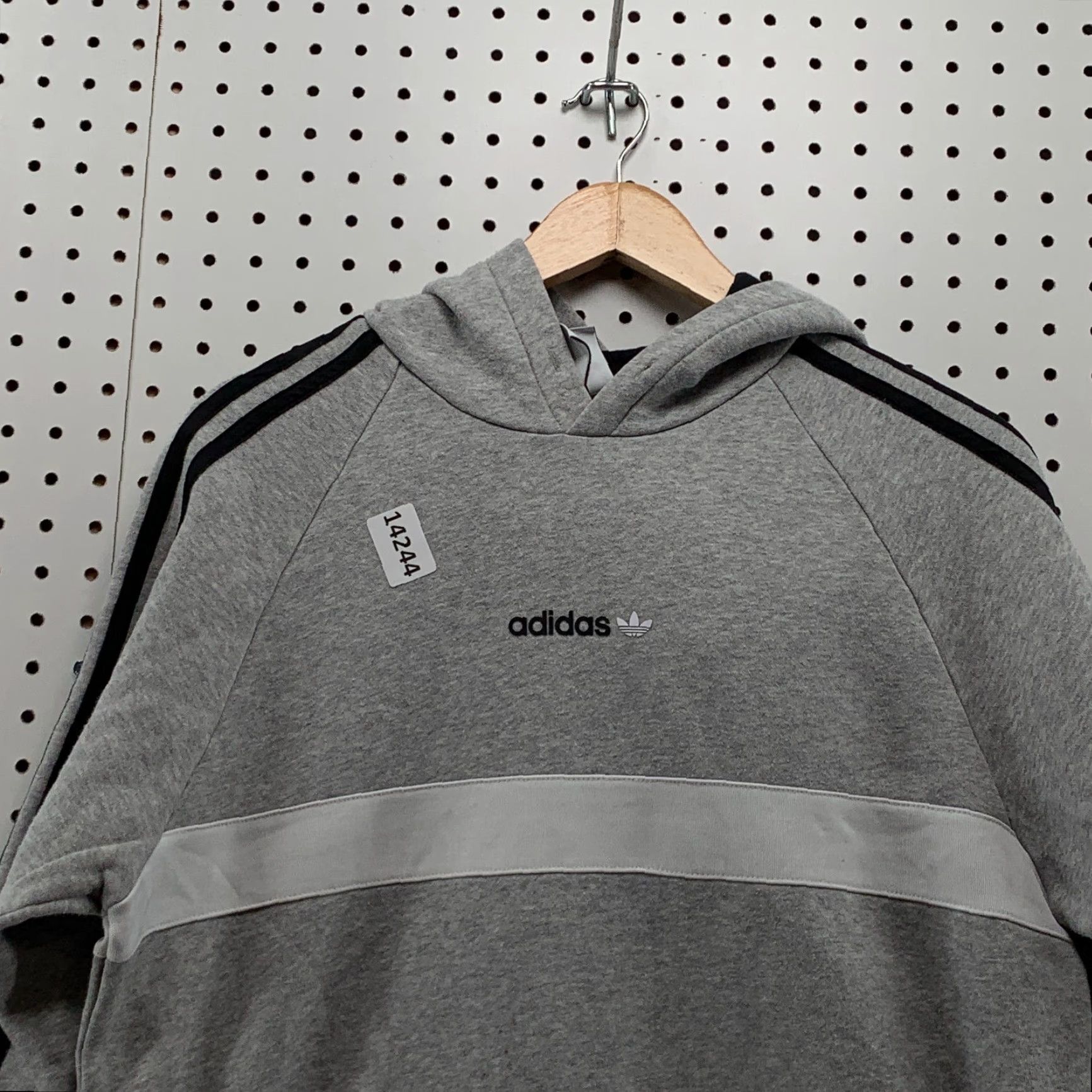 Adidas Adidas Hooded Long Sleeve Gray Sweater Men Size Medium Striped Sleeves Size US M / EU 48-50 / 2 - 2 Thumbnail