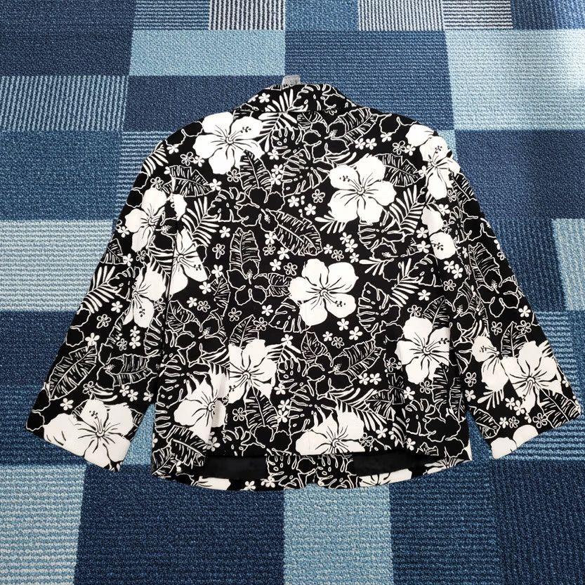 Croft & Barrow Croft & Barrow Jacket Womens 12 Black Long Sleeve Floral Button Front Cropped Short Jacket Size XL / US 12-14 / IT 48-50 - 1 Thumbnail