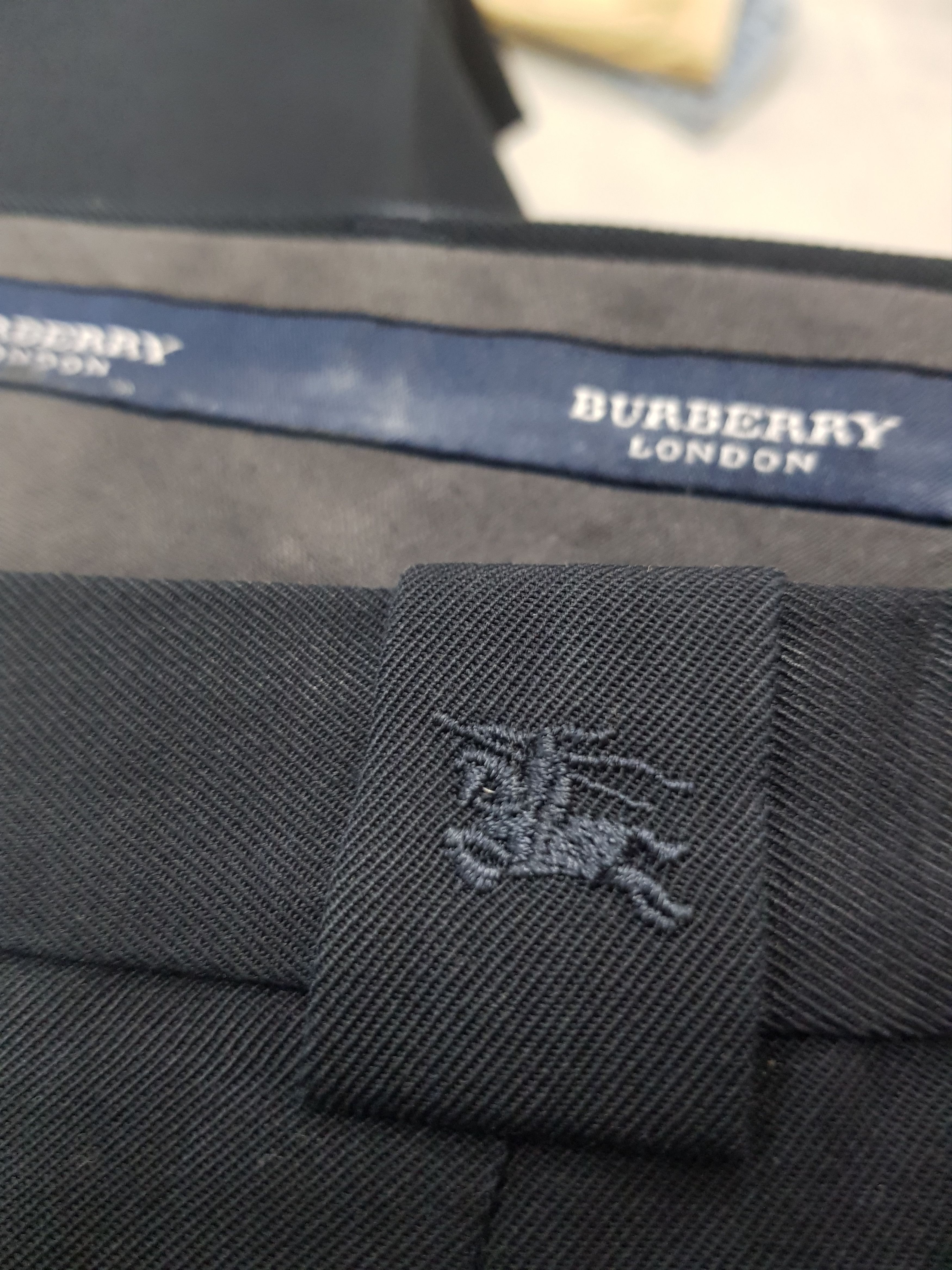 Burberry × Designer × Vintage OG 90s vintage Burberry Navy Wool wide leg Chino Trousers Size US 28 / EU 44 - 9 Thumbnail