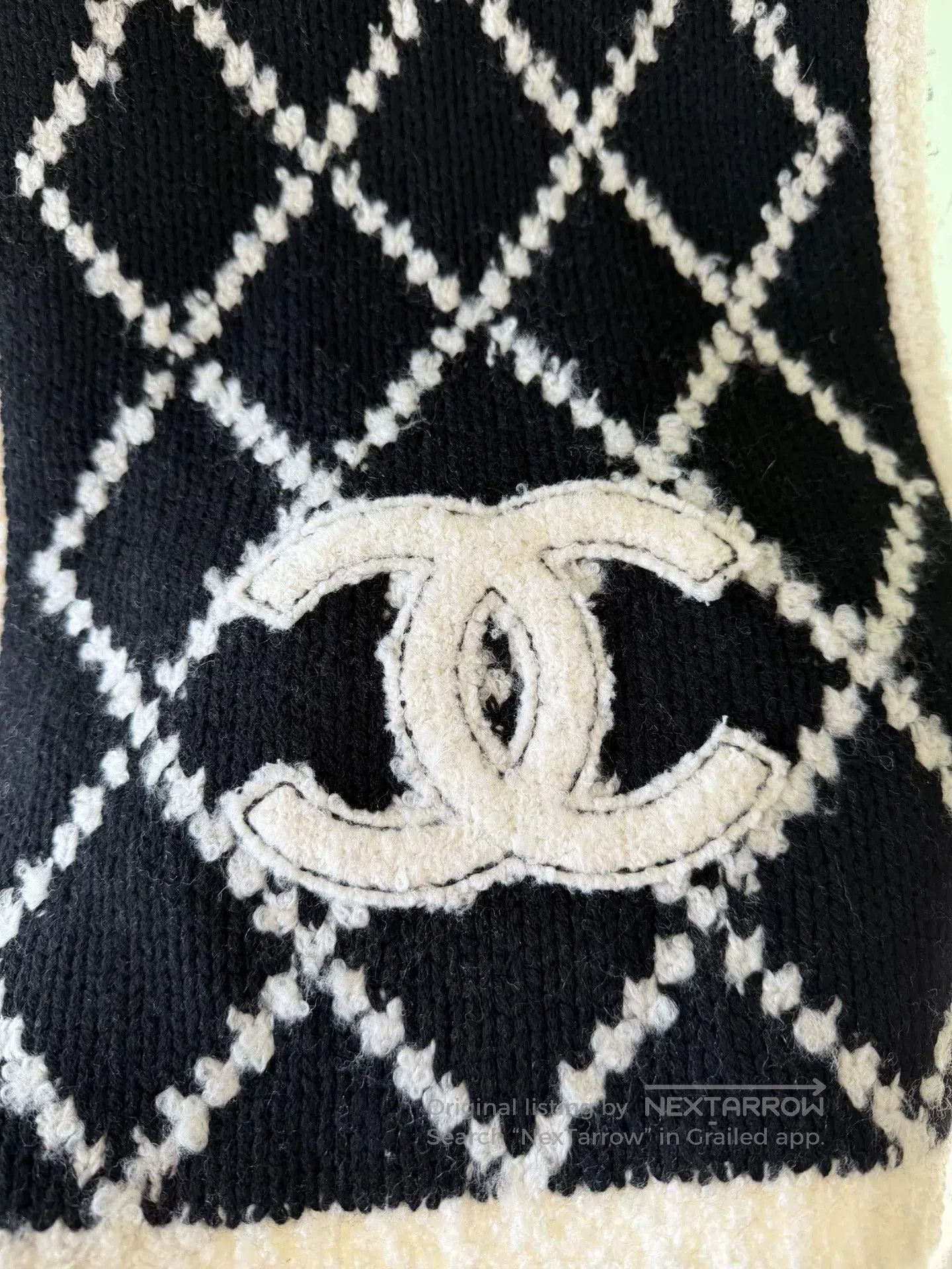 Chanel Chanel Black White Quilted Cashmere Scarf. Size ONE SIZE - 8 Thumbnail