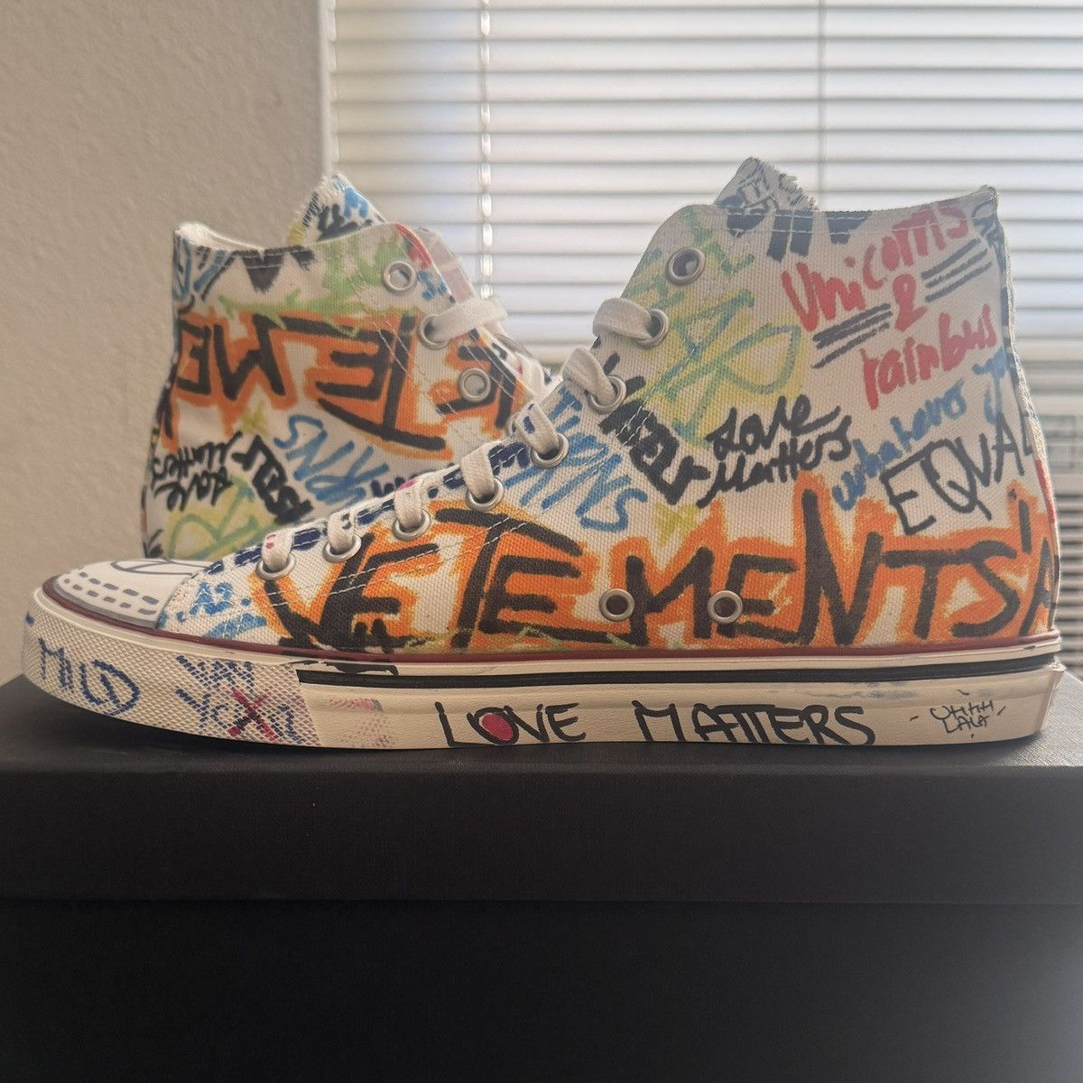 Vetements VETEMENTS White Graffiti High-Top Canvas Sneaker (FW18) Size US 9 / EU 42 - 4 Thumbnail