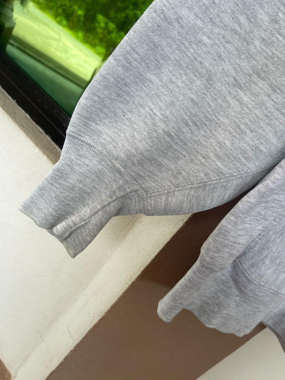Champion × Vintage Vintage Distressed Champion Reverse Weave Sweatshirt Size US M / EU 48-50 / 2 - 16 Thumbnail