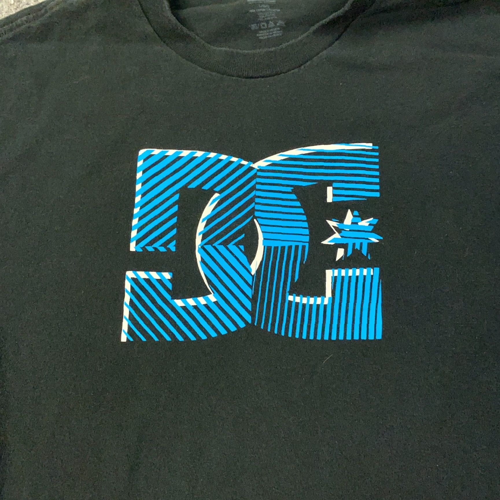 Vintage VINTAGE DC Shoes T-Shirt Mens Large Black Grunge Surf Streetwear Y2K Size US L / EU 52-54 / 3 - 2 Thumbnail