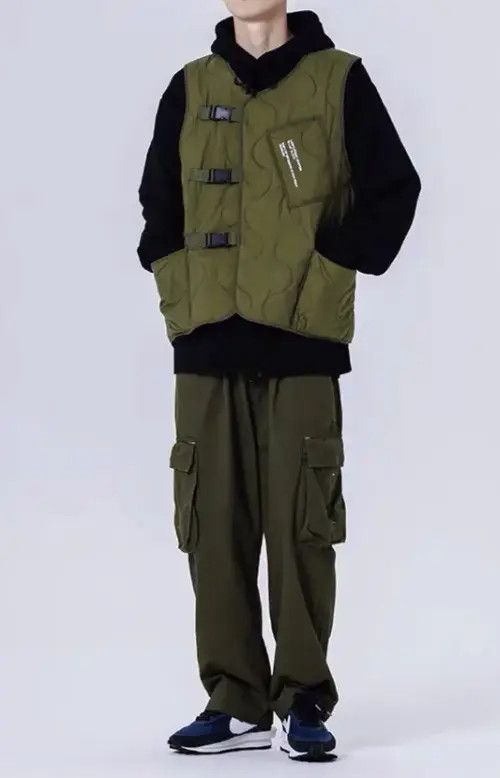 Vintage Tomomi x Yuri Army green utility buckle quilted vest jacket Size US L / EU 52-54 / 3 - 3 Thumbnail