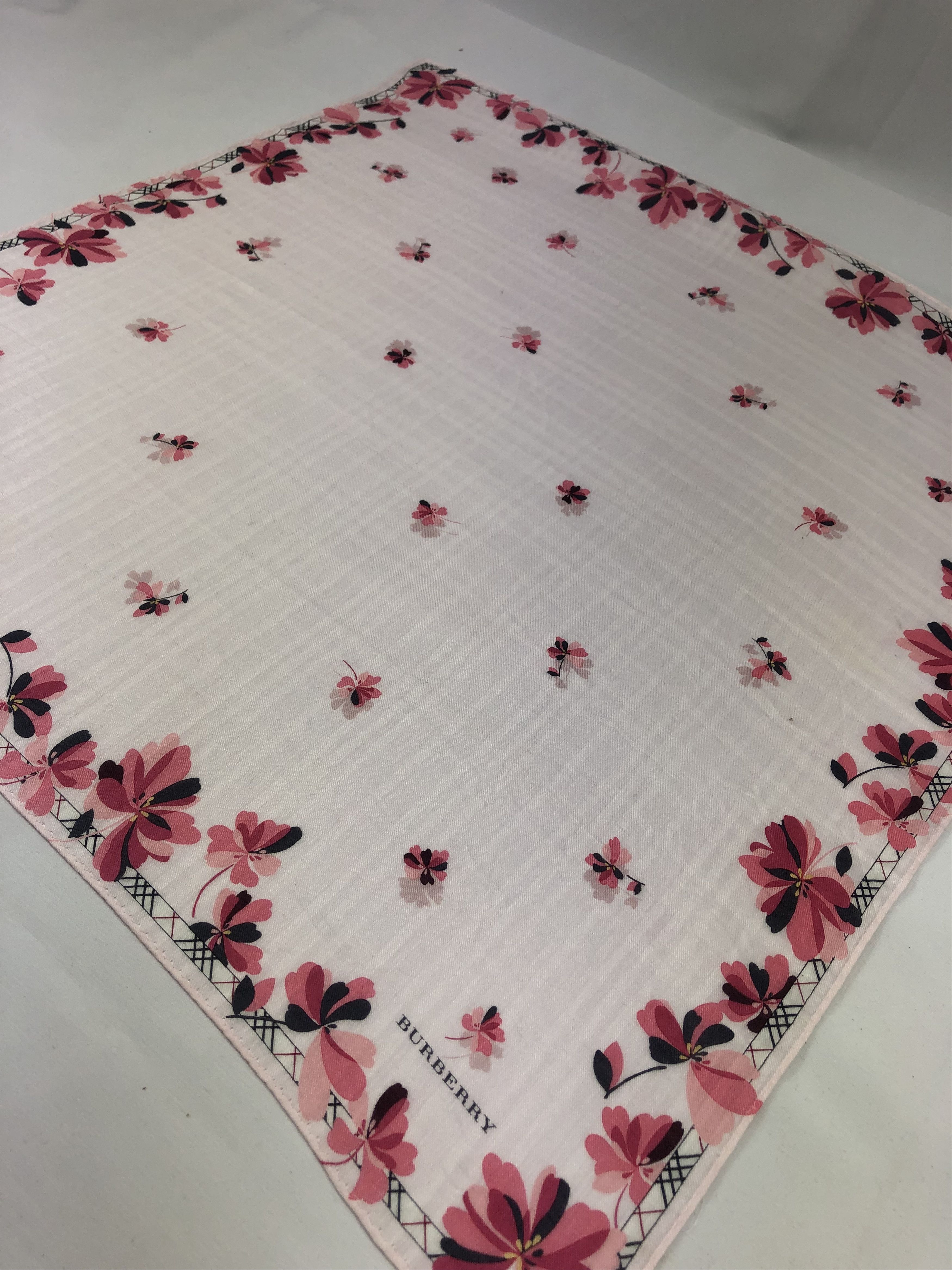 Burberry Burberry Handkerchief / Bandana / Neckerchief Size ONE SIZE - 4 Thumbnail