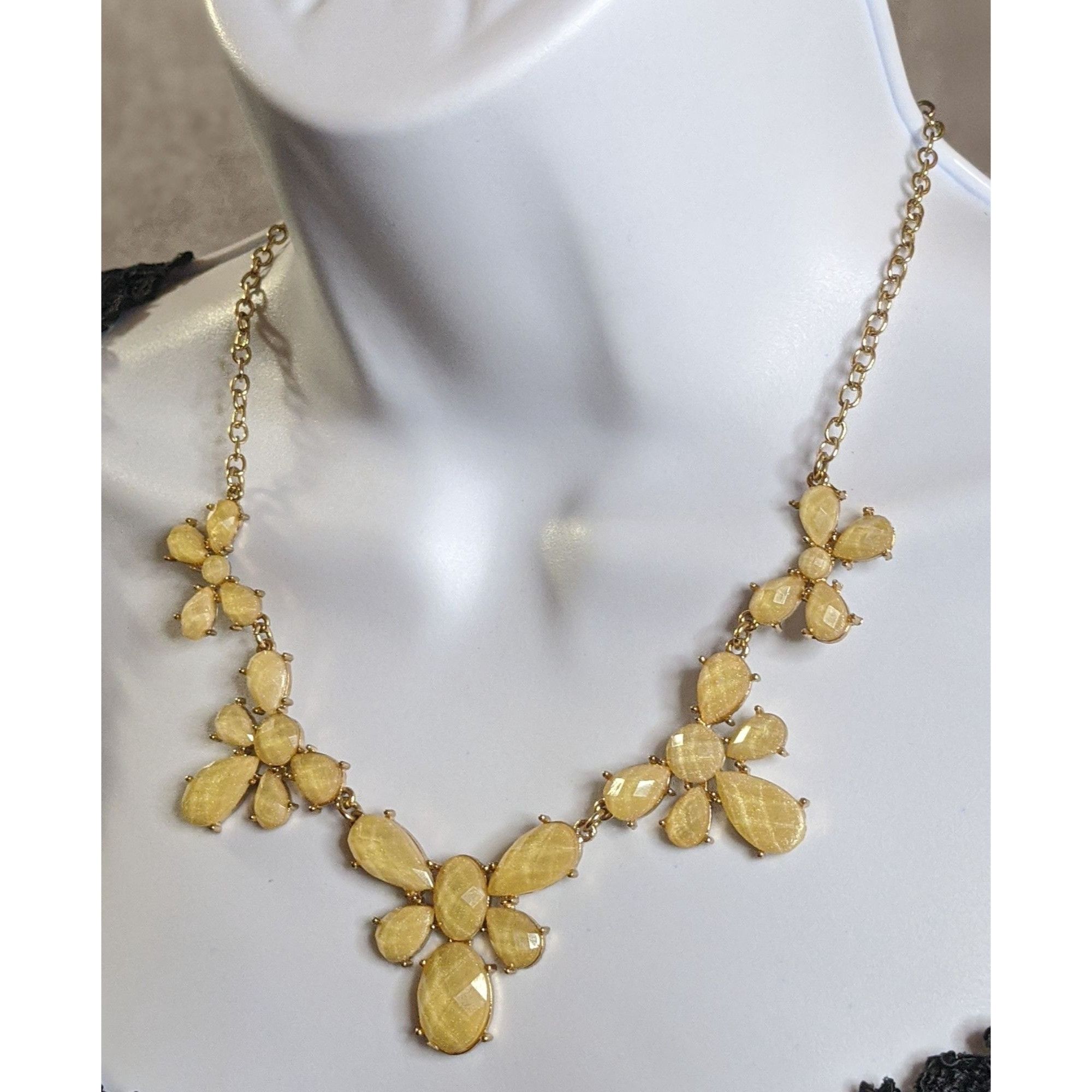 Other Simply Vera Vera Wang Yellow Gold-Tone Floral Statement Neck Size ONE SIZE - 3 Thumbnail