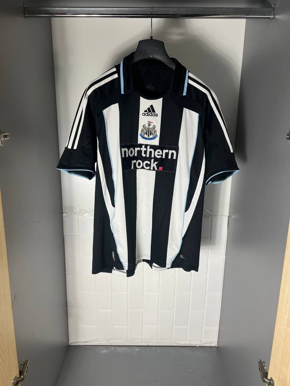 Adidas VINTAGE ADIDAS FC NEW CASTLE UNITED ENGLAND SOCCER JERSEY Size US L / EU 52-54 / 3 - 1 Thumbnail