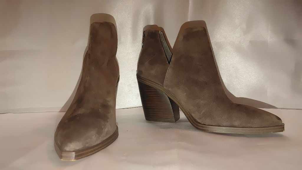 Vince Camuto Vince Cam uto Gigietta Suede Booties Size 6.5 NWOT Size US 6.5 / IT 36.5 - 5 Thumbnail