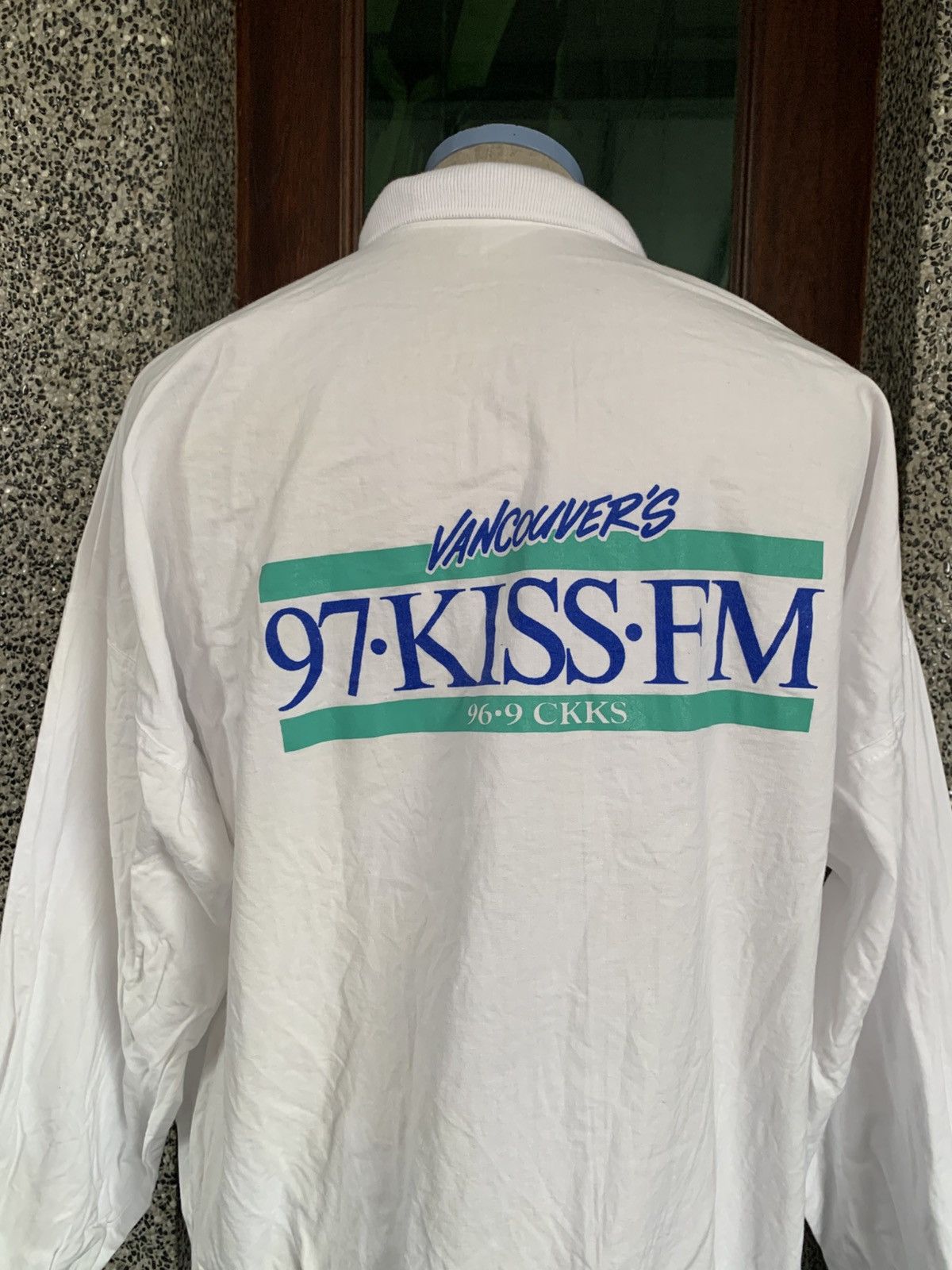 Vintage Vintage 90s Vancouver’s Kiss FM Sweatshirt Size US L / EU 52-54 / 3 - 7 Thumbnail