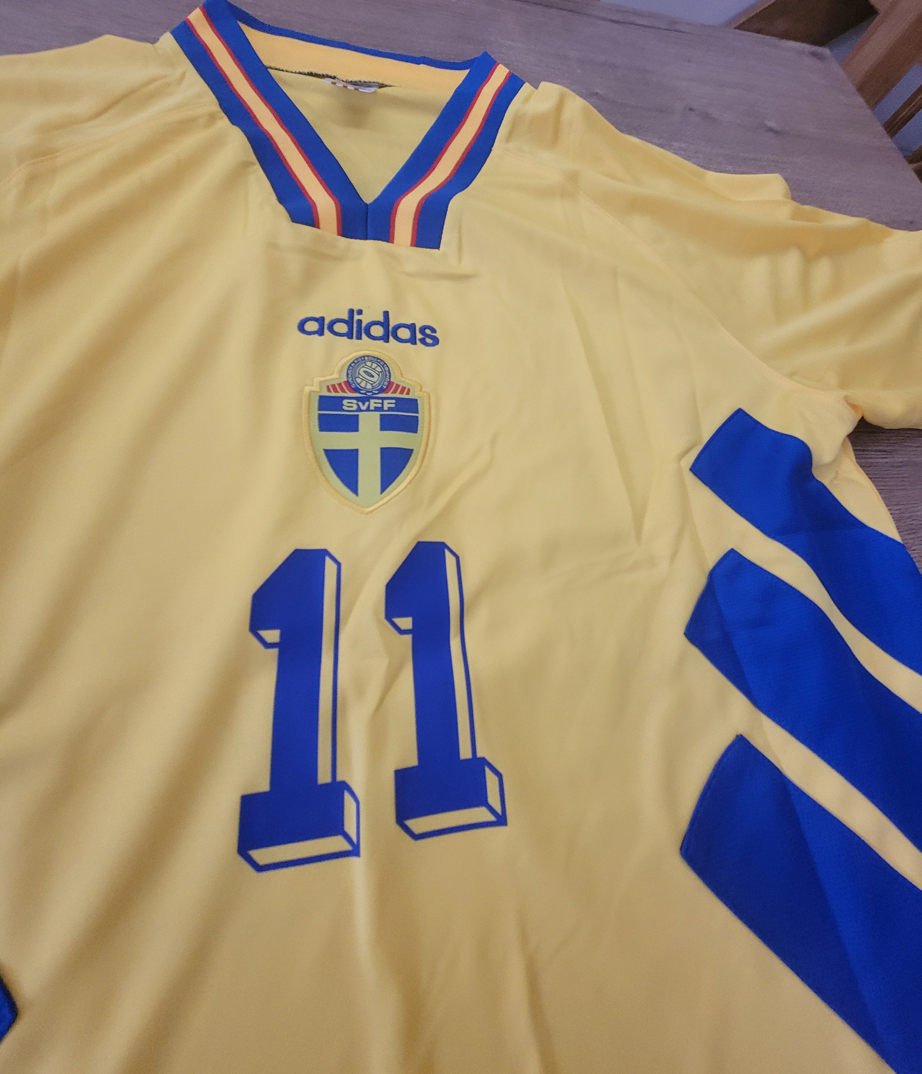 Other Brolin 11 Sweden 1994 Vintage Soccer Jersey Trikot Size US L / EU 52-54 / 3 - 3 Thumbnail