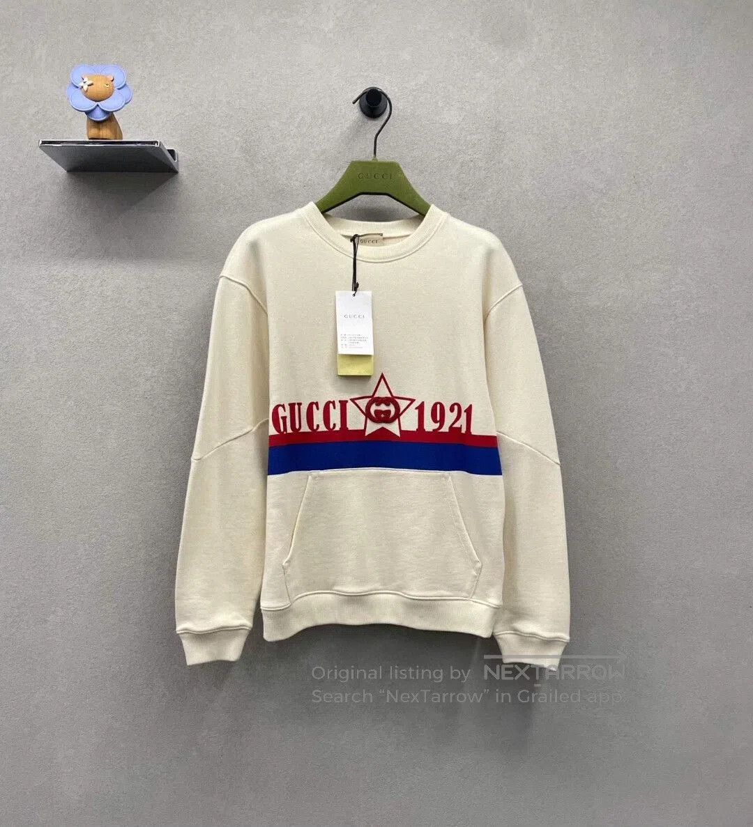 gucci star logo cream sweatshirt size 10.