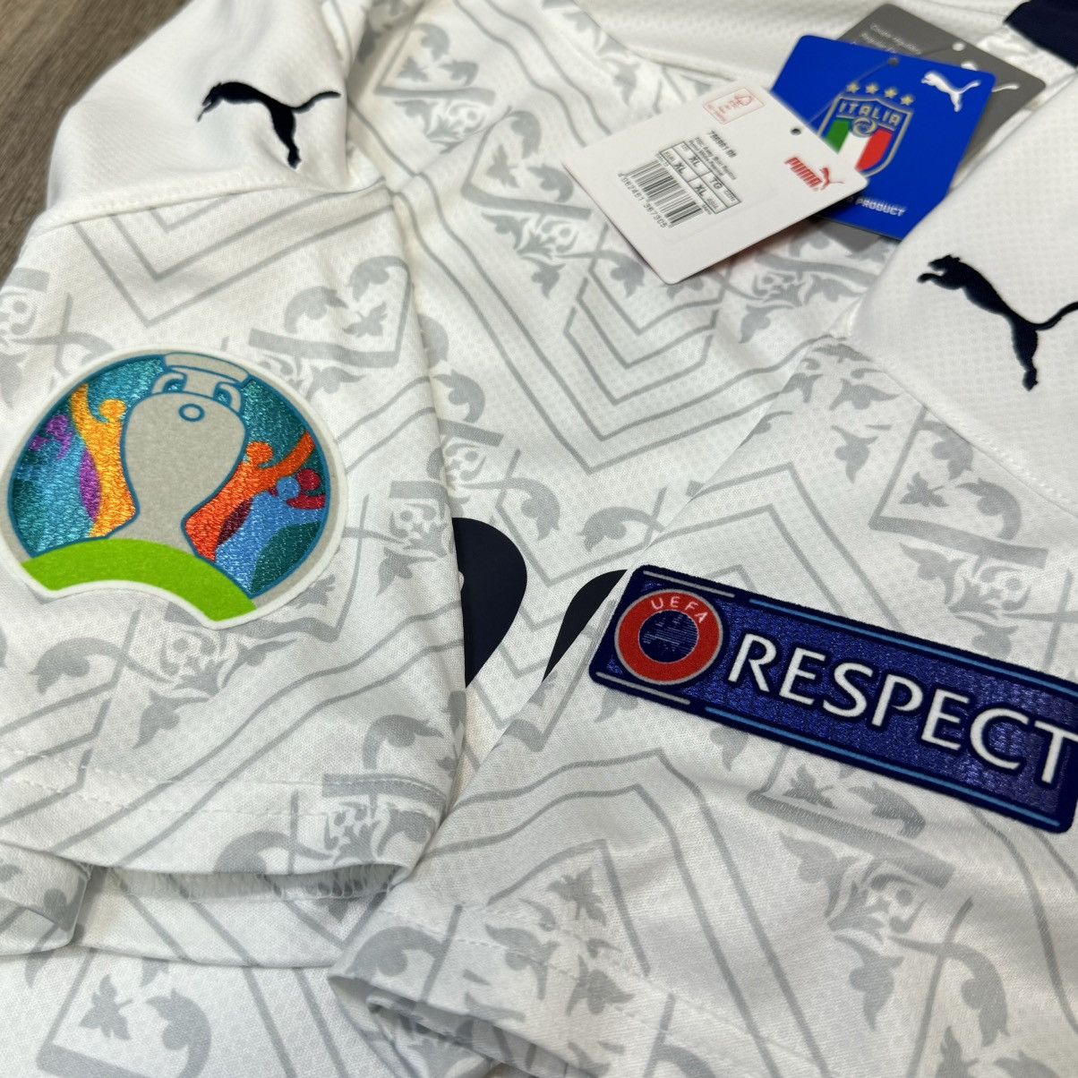 Puma Italy 20/21 away shirt #20 Bernardeschi (Bnwt) Size US XL / EU 56 / 4 - 5 Thumbnail