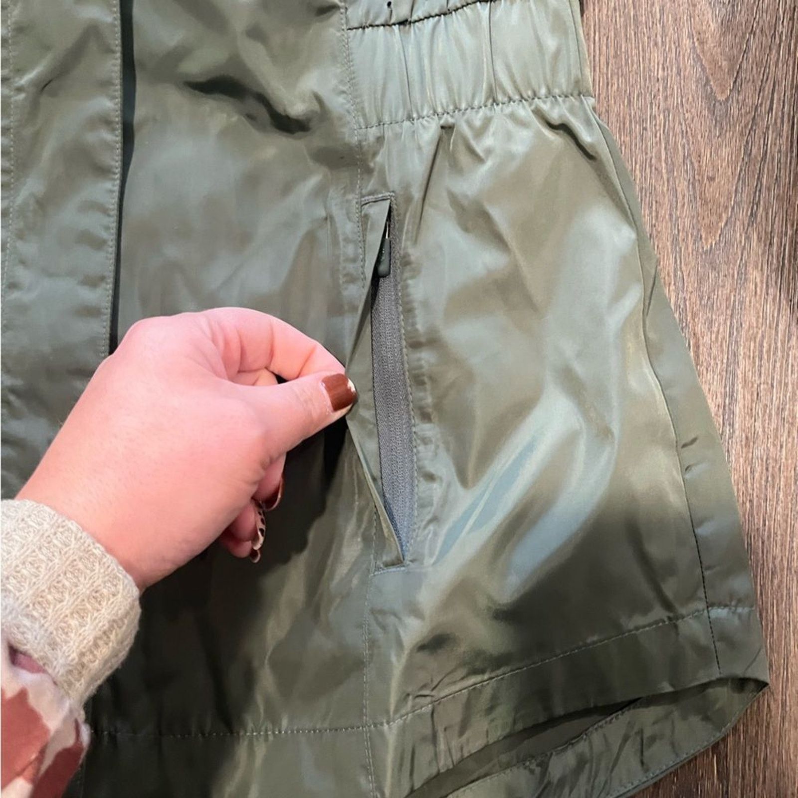 Fila NWOT Fila Womens Army Green Rain Jacket - Size XS Size XS / US 0-2 / IT 36-38 - 4 Thumbnail
