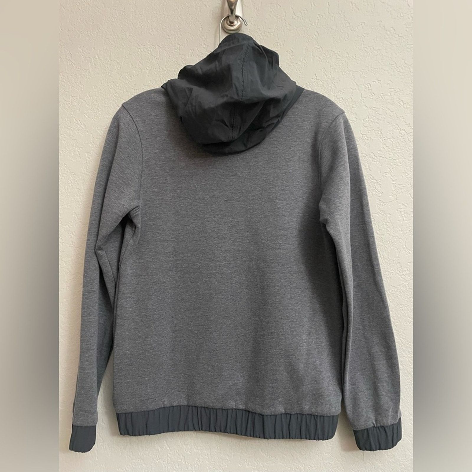 Under Armour Under Armour Youth Gray Hoodie kangaroo pocket Youth Large Size US L / EU 52-54 / 3 - 6 Thumbnail