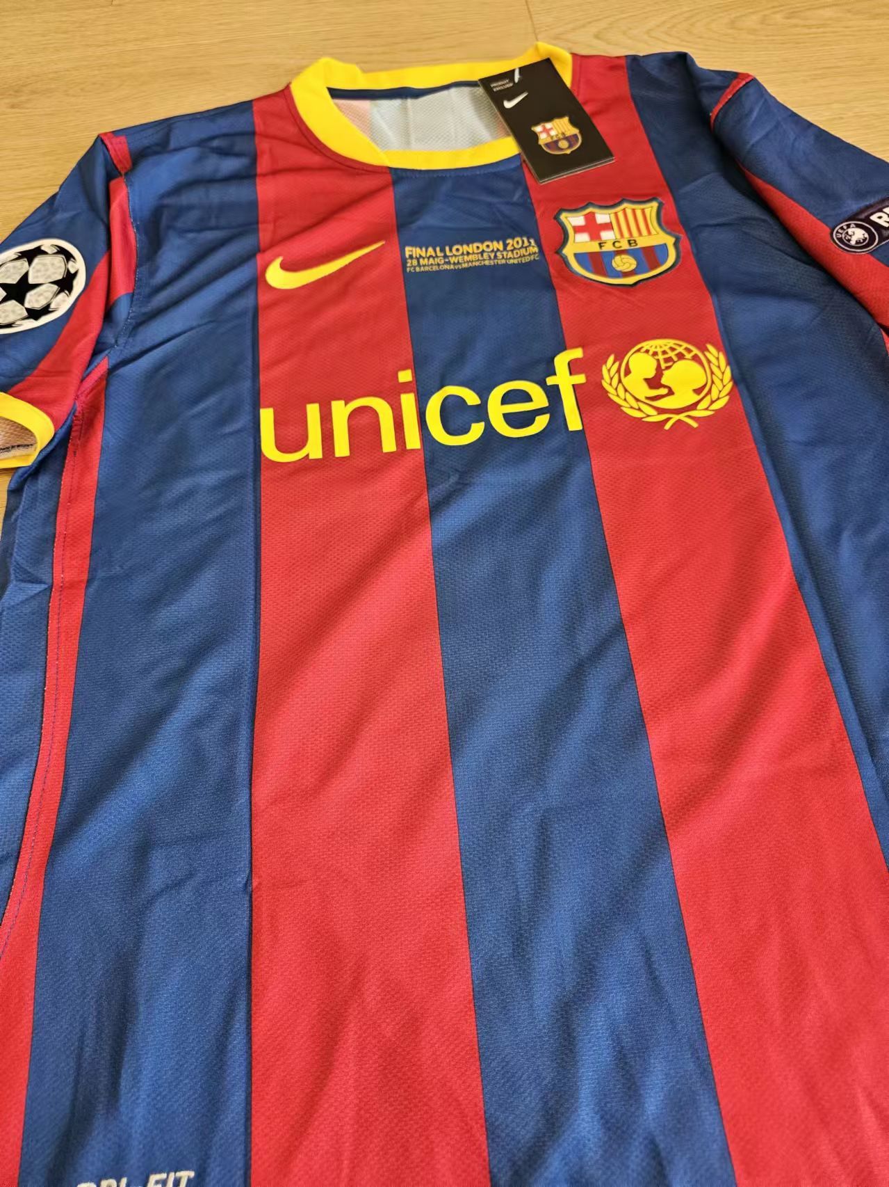 Other 2011 Barcelona 10 Messi Jersey Home Size US L / EU 52-54 / 3 - 3 Thumbnail