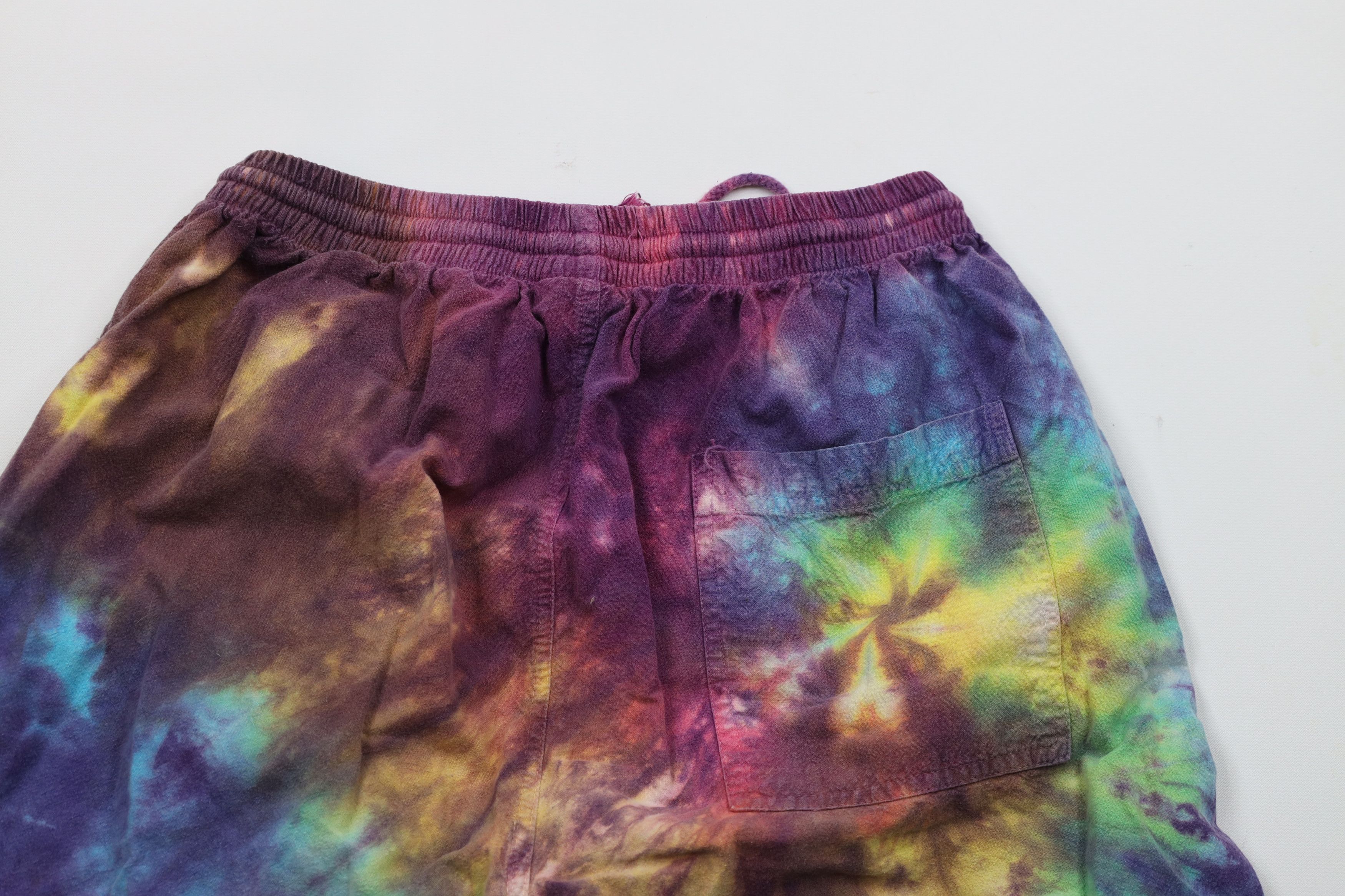 Vintage Vintage 90s Streetwear Rainbow Tie Dye Acid Wash Shorts Size US 30 / EU 46 - 9 Thumbnail
