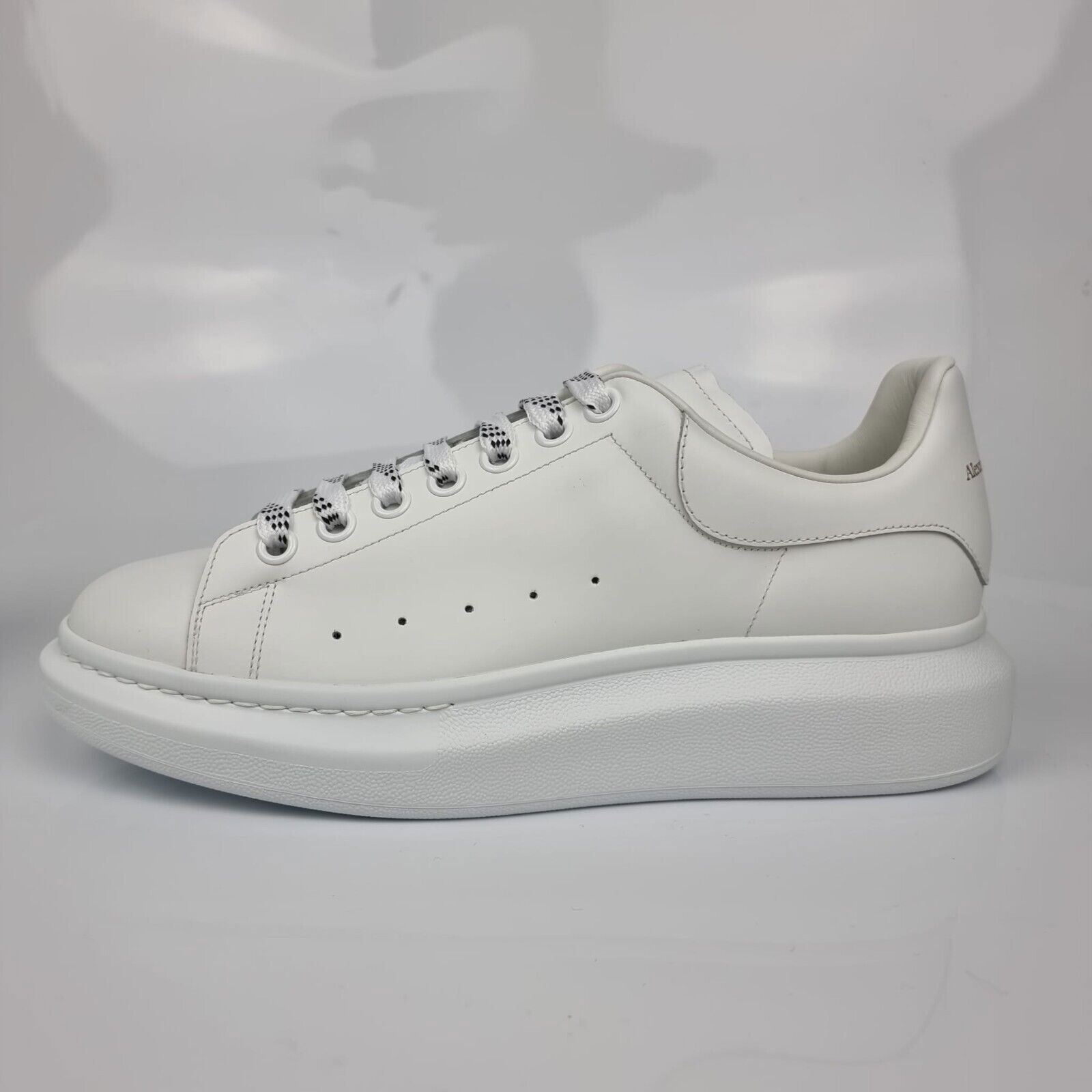 Alexander McQueen ALEXANDER MCQUEEN Larry Oversized Men's White Leather Sneake Size US 9.5 / EU 42-43 - 3 Thumbnail