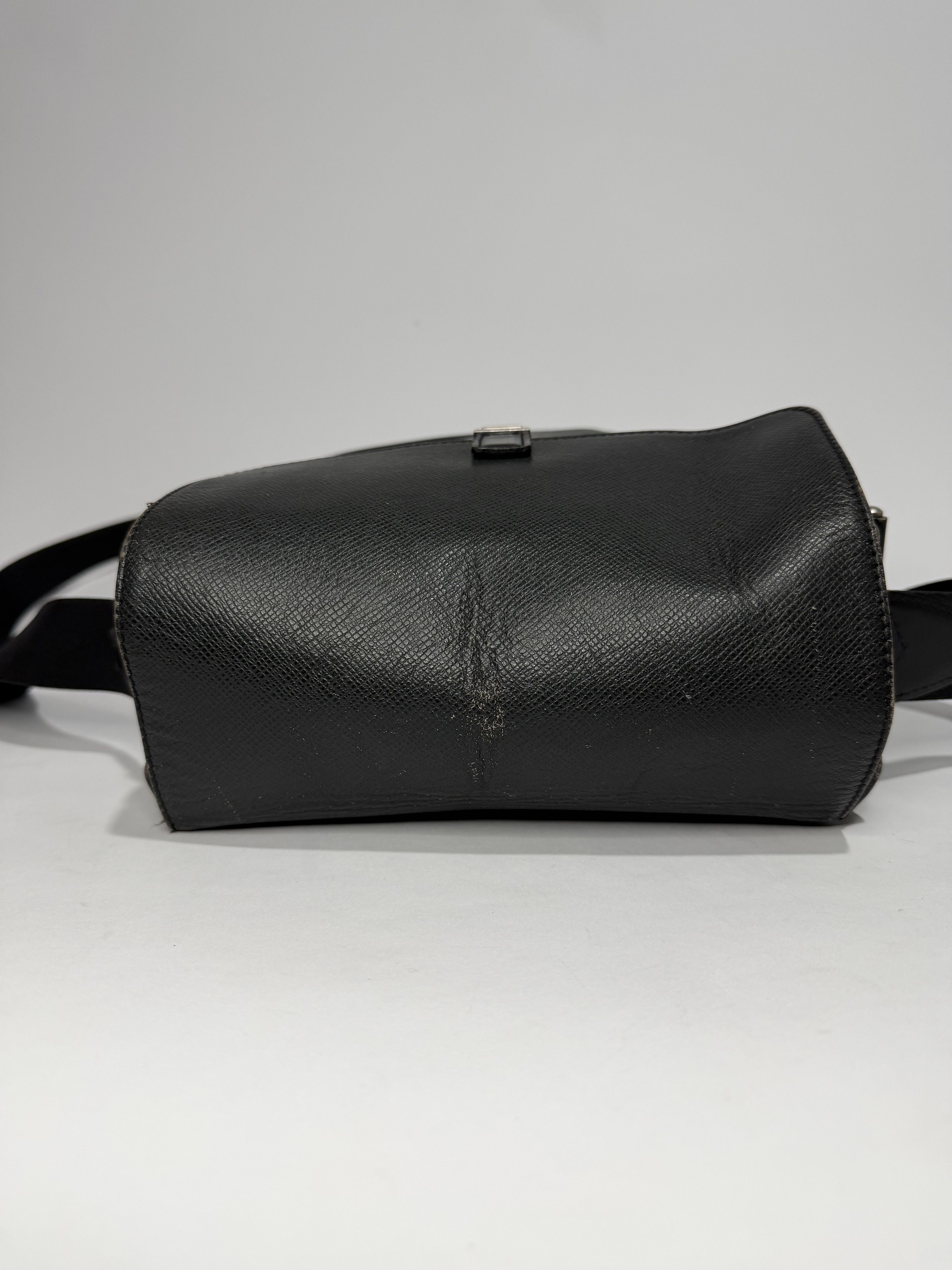 Louis Vuitton LOUIS VUITTON Black Taiga Leather Yaranga Porte Messenger Size ONE SIZE - 6 Thumbnail