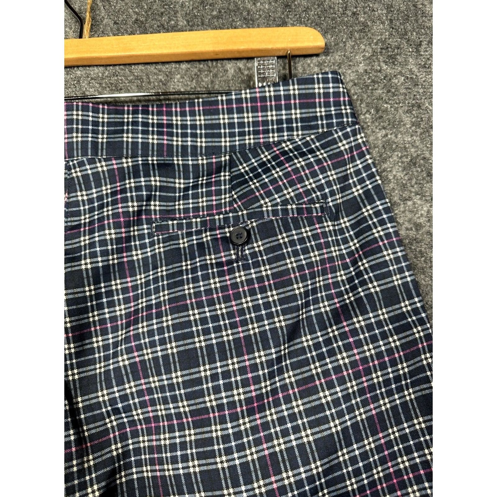 Vintage Greg Norman Shorts Womens 10 Blue Pink Plaid Bermuda Pockets Golf Shirt Size 32" / US 10 / IT 46 - 7 Thumbnail