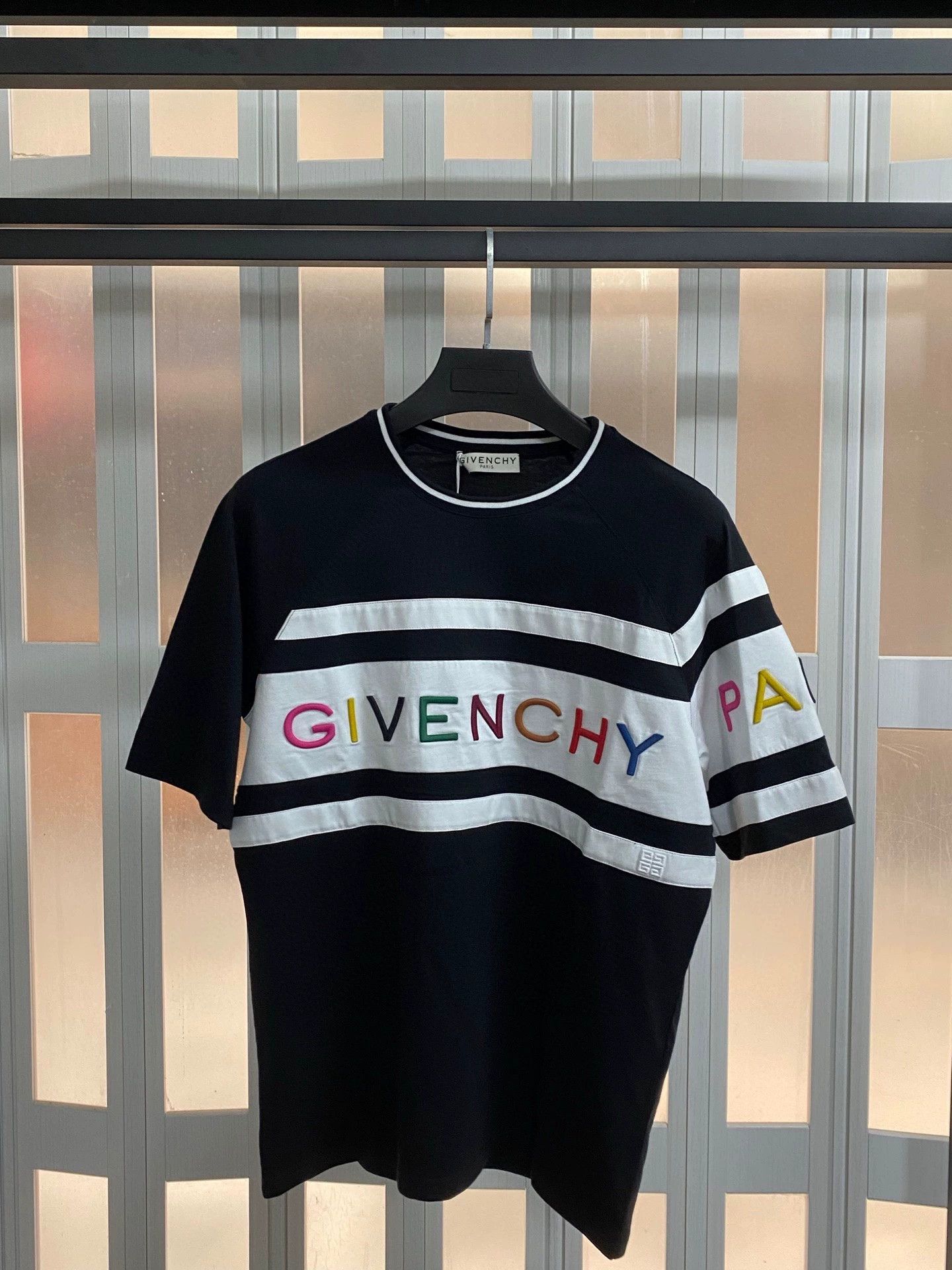 Givenchy givenchy colorful embroidery logo short t-shirt Size US XS / EU 42 / 0 - 1 Thumbnail