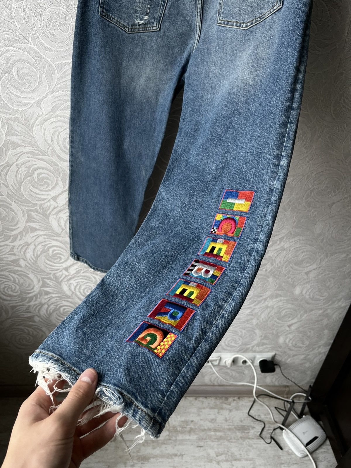 Iceberg Iceberg x Peter Blake Multicolor Logo Denim Distressed Jeans Size 29" - 5 Thumbnail