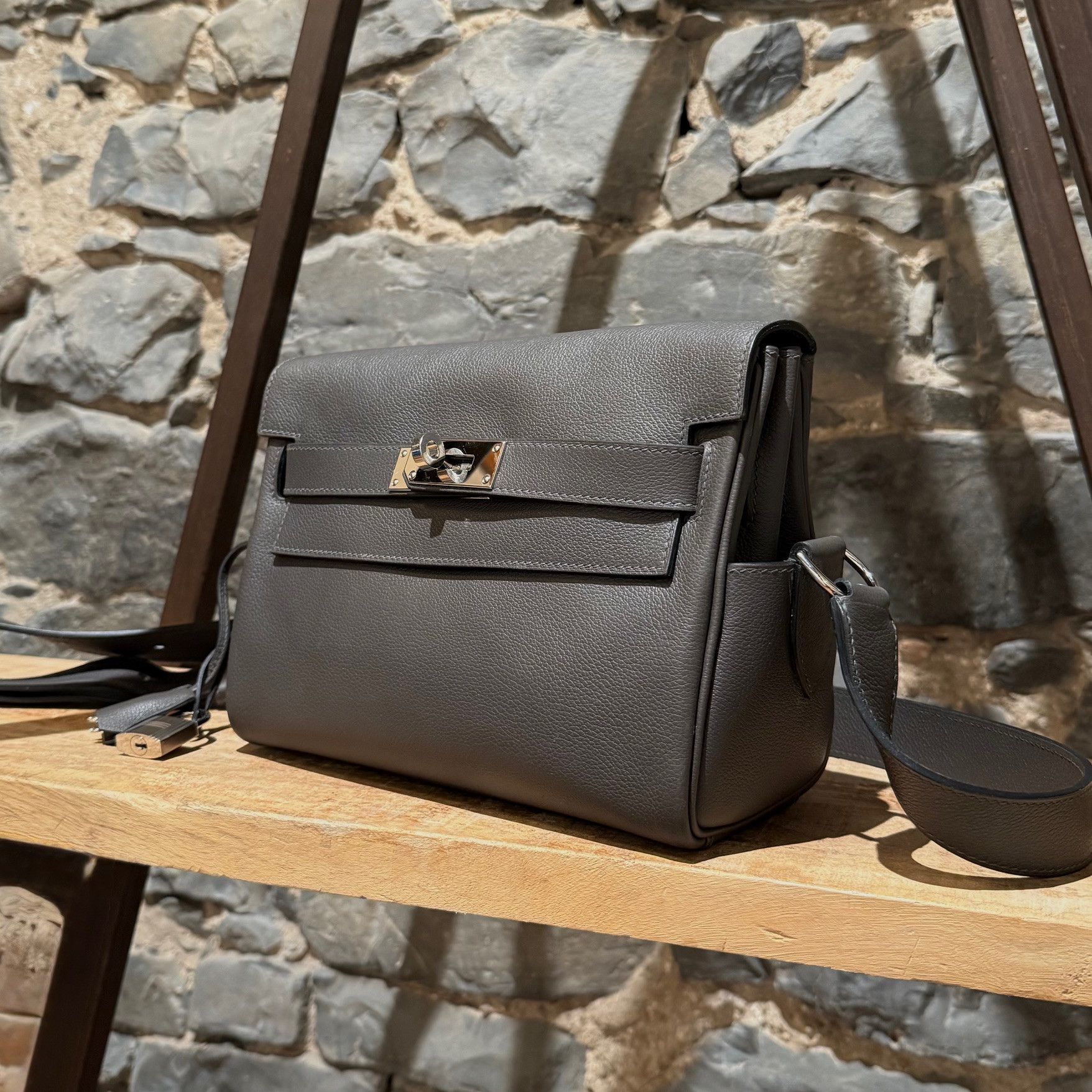 Hermes Hermès 2023 Vert de Gris Evercolor Kelly Messenger PM Bag Size ONE SIZE - 3 Thumbnail