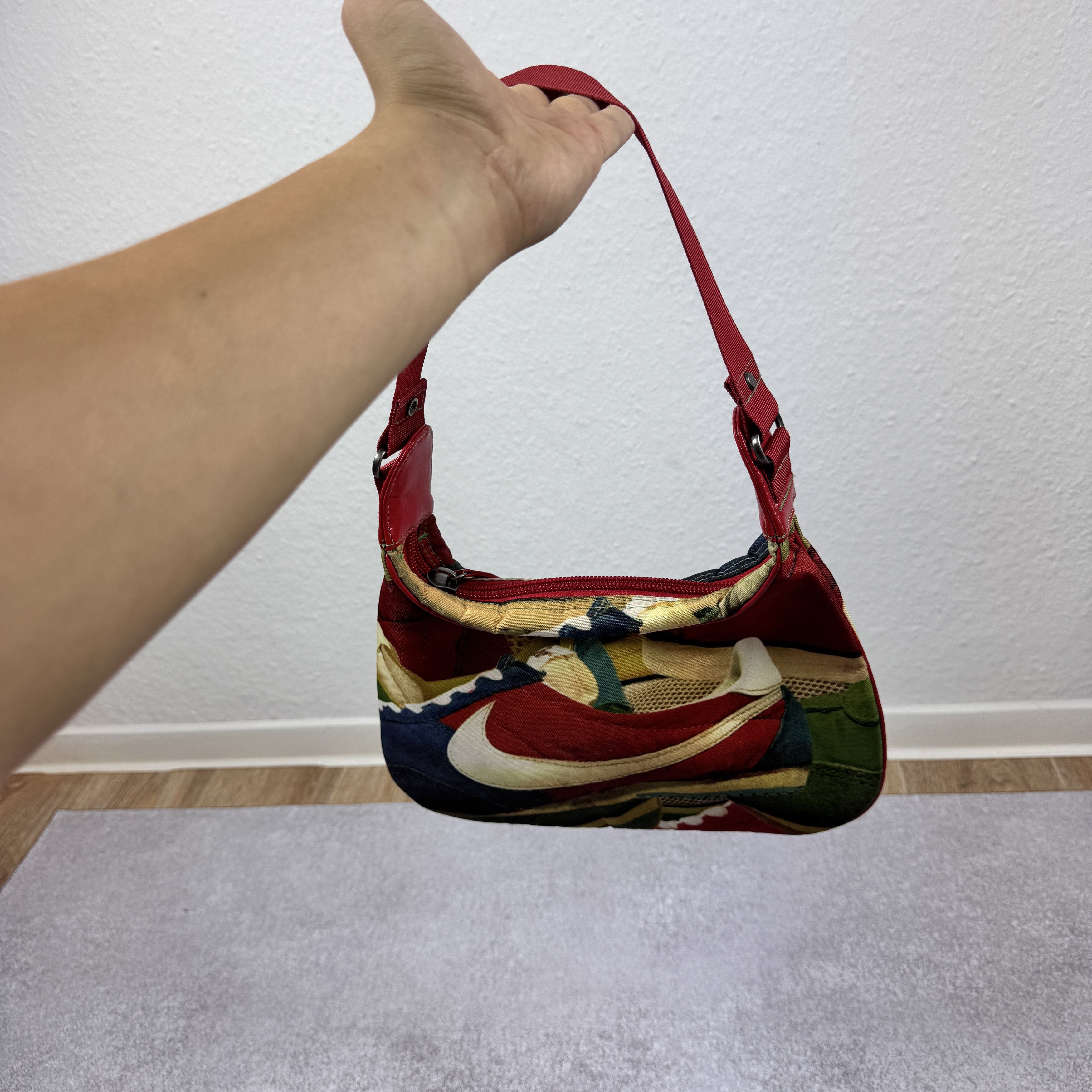 Nike Vintage Nike Women`s Sling Shoulder Bag Y2K Size ONE SIZE - 3 Thumbnail