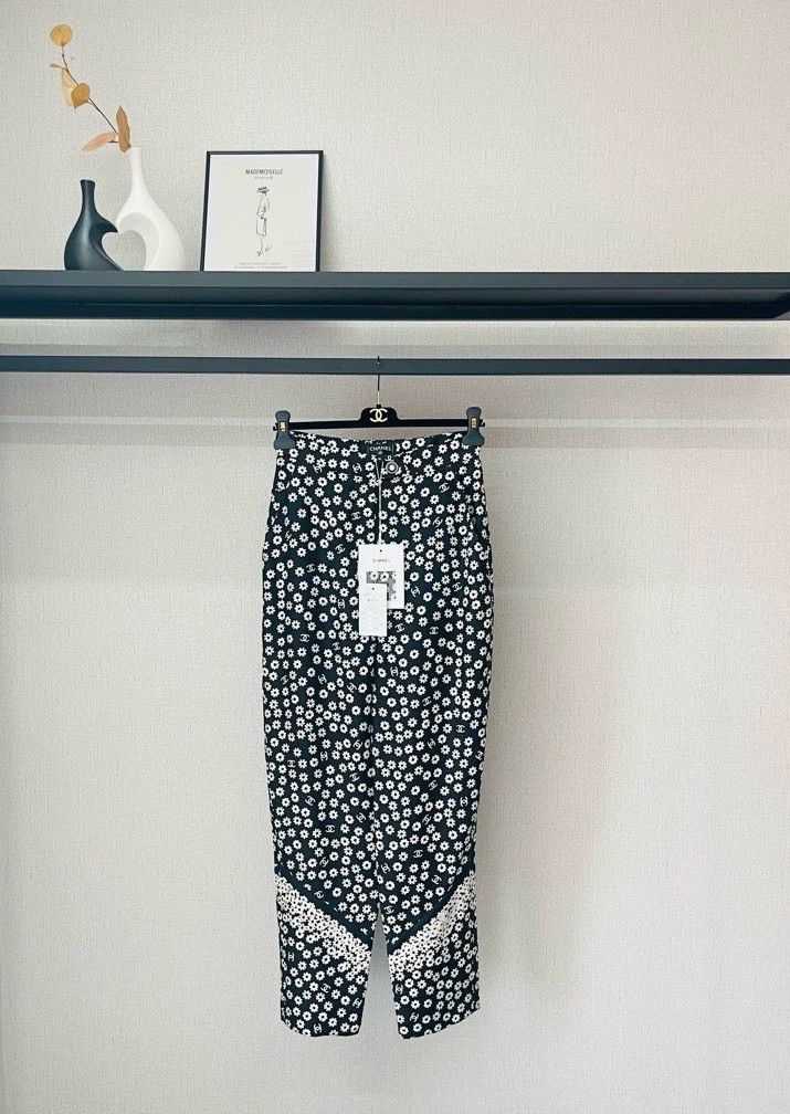 Chanel Chanel Summer Black Floral Silk Pants- DMC Size US 36 / EU 52 - 1 Thumbnail