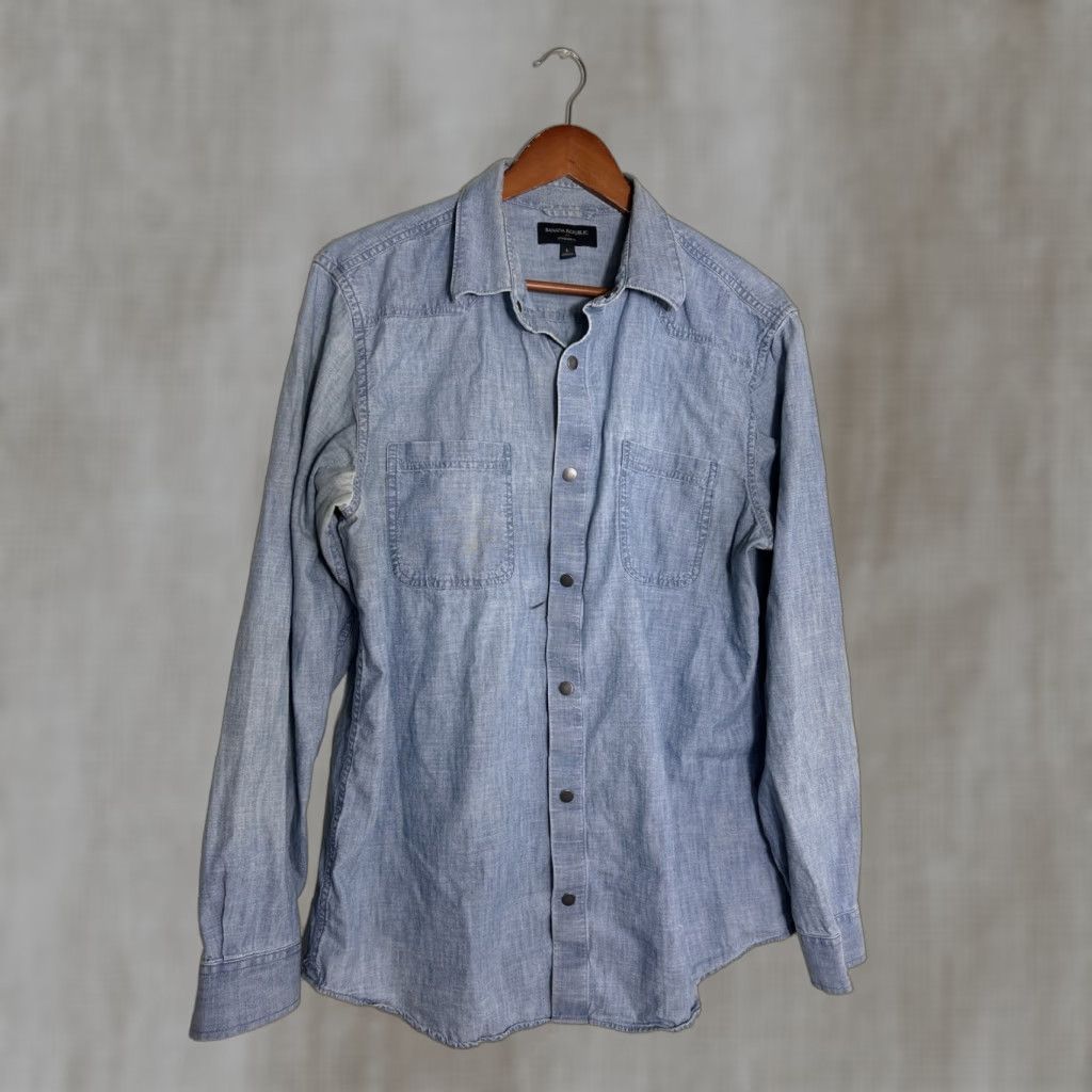 Banana Republic VINTAGE Banana Republic Standard Fit Mens Large Long Sleeve Denim Metal Button Shirt Size US L / EU 52-54 / 3 - 1 Thumbnail