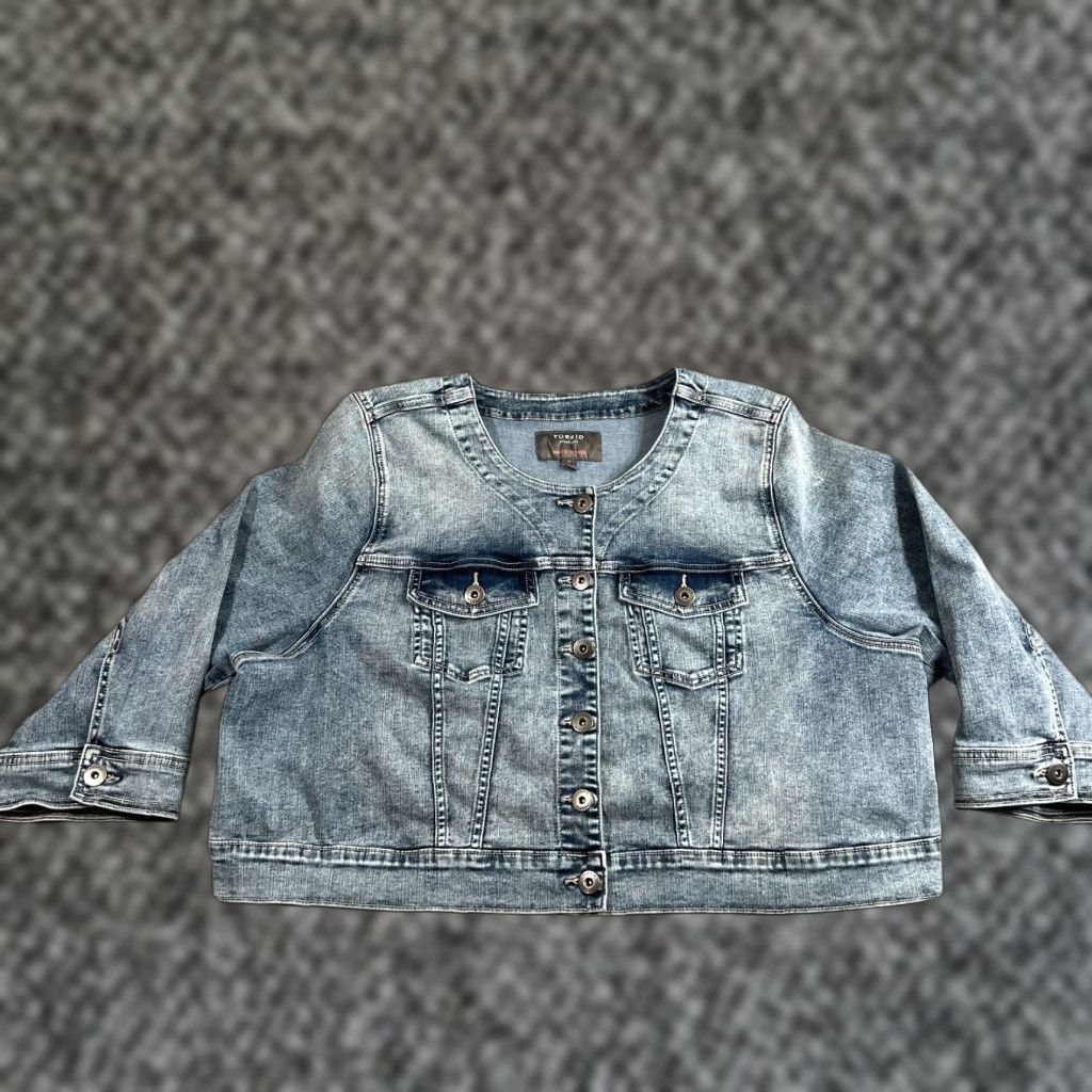 Torrid VINTAGE Torrid Denim Jacket Women Sz 4 Cropped Moto Style Blue Cotton Short Sleeve Buttons Size 27" / US 4 / IT 40 - 1 Thumbnail