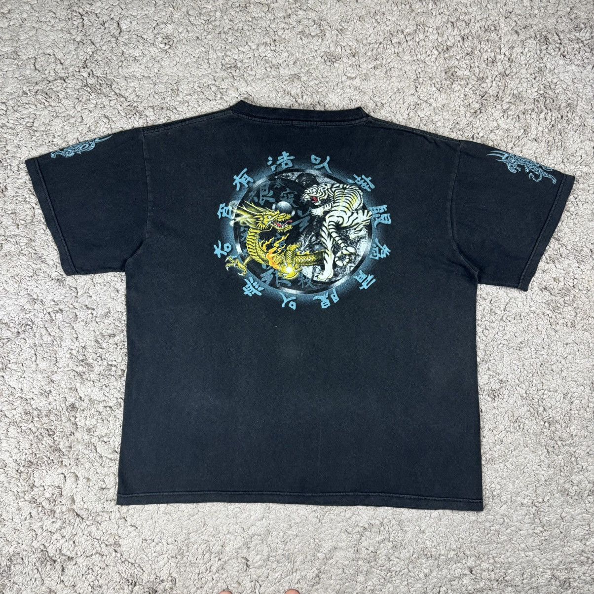 Vintage Vintage Graphic Dragon and White Tiger YIN AND YANG T-shirt Size US L / EU 52-54 / 3 - 1 Thumbnail