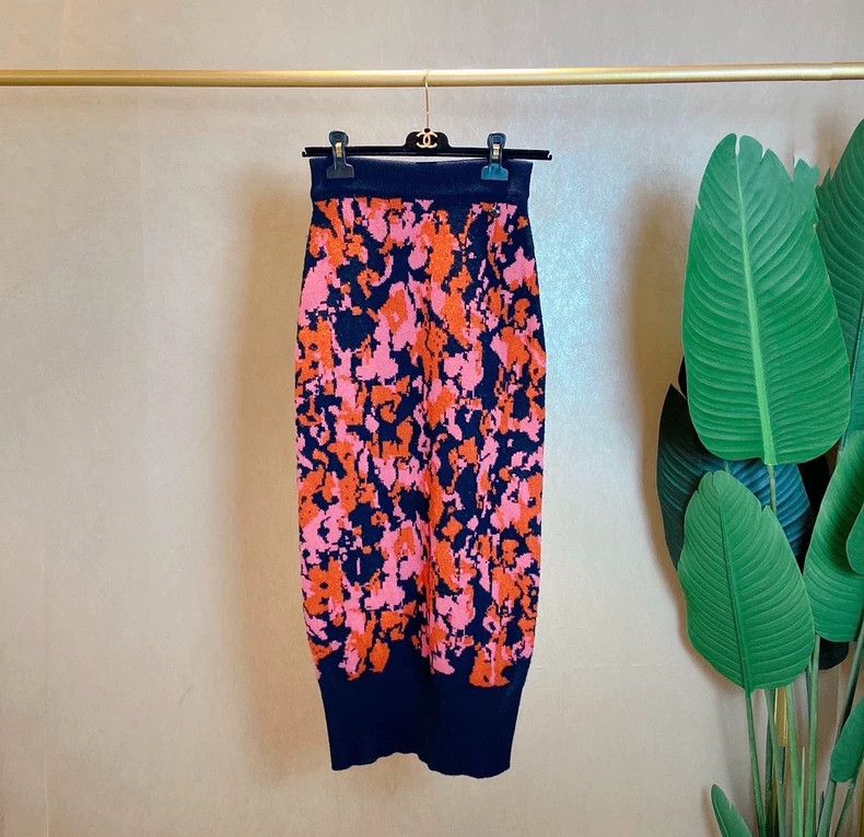 Chanel Chanel Earth Series Skirt 2504-Nextarrow Size 42" / US 20 - 1 Thumbnail