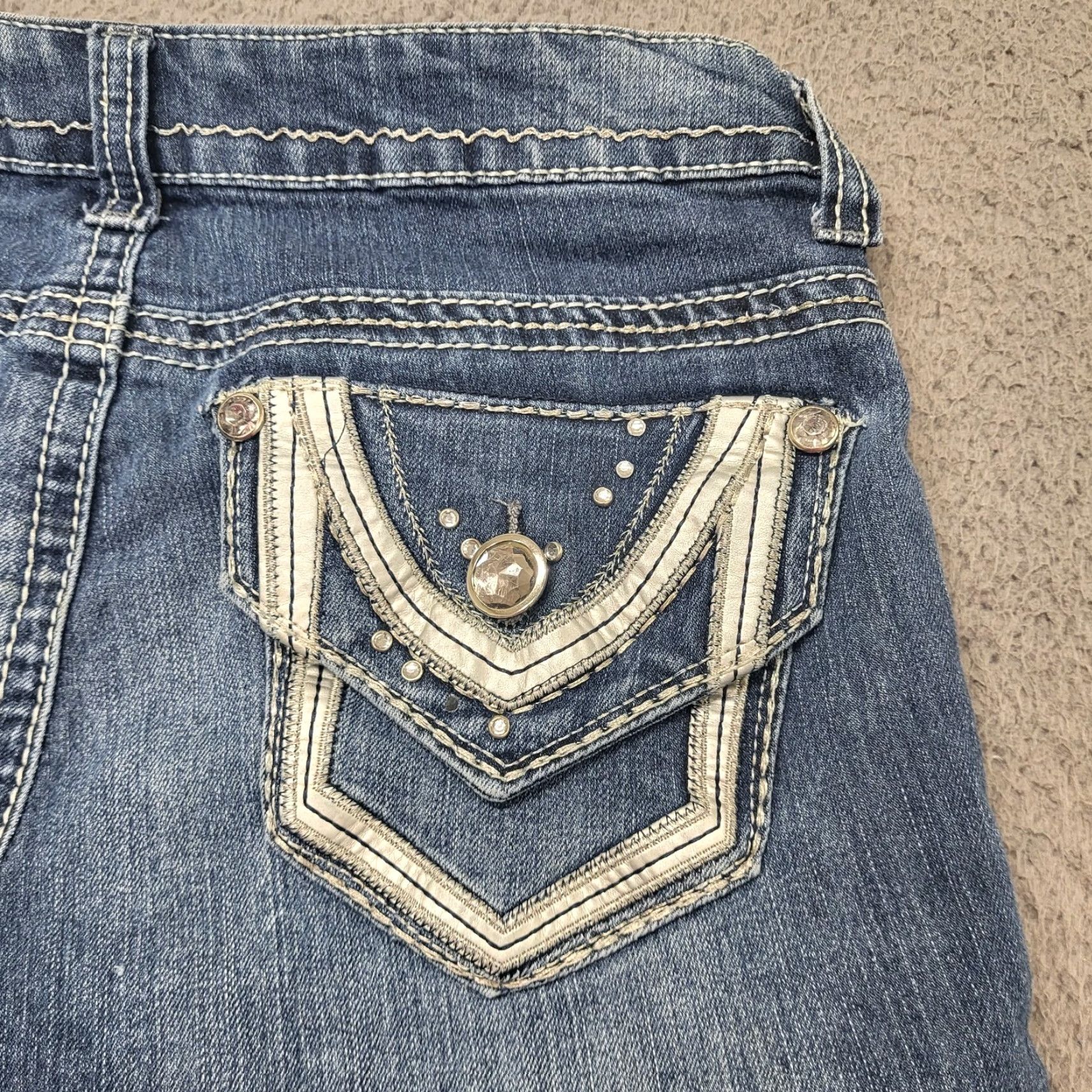 Southpole SouthPole Shorts Bermuda Women Size 9 Blue Denim Stretch Embroidered Whiskered, 5-Pocket, Zip, Casual Modern Size 30" / US 8 / IT 44 - 4 Thumbnail