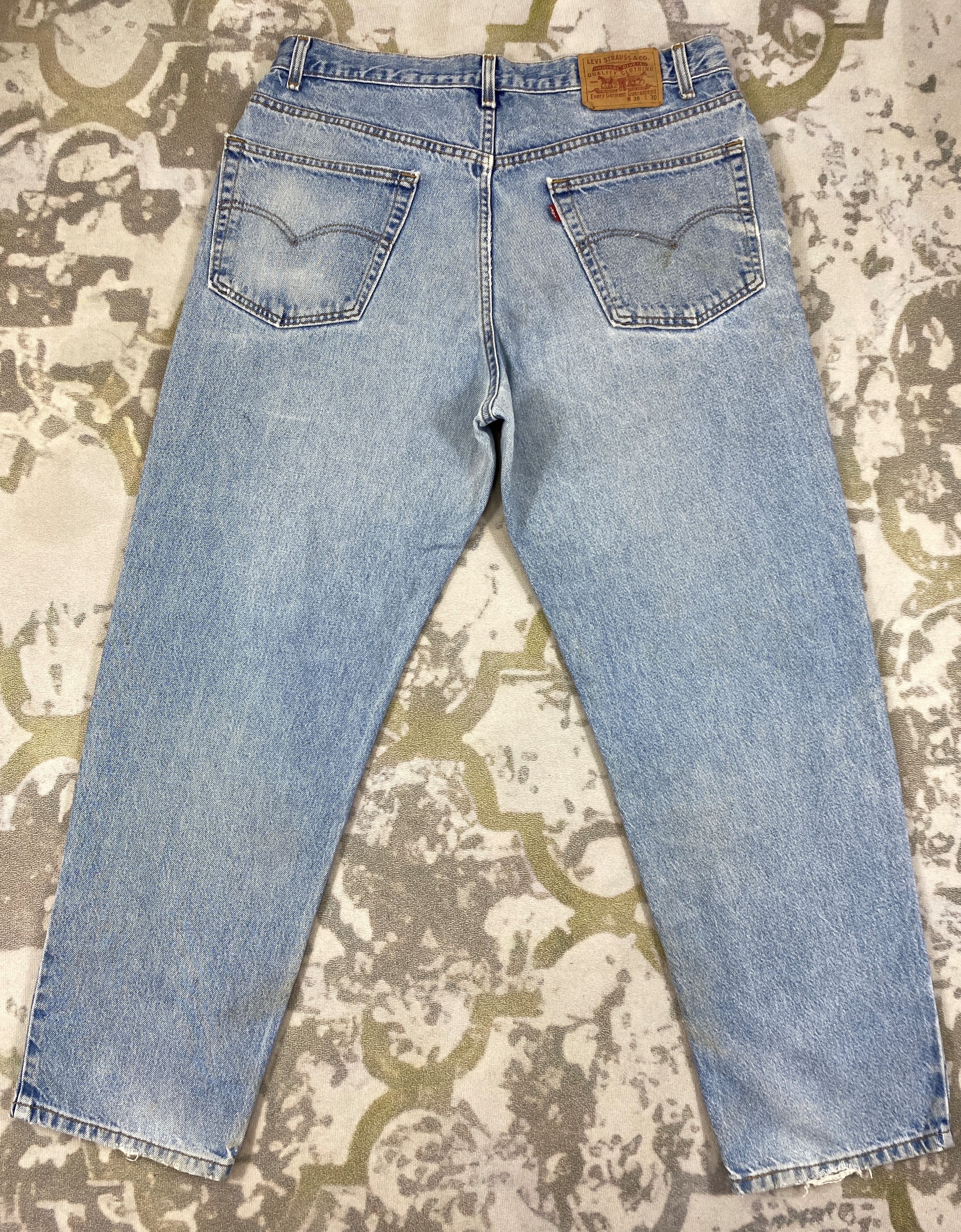 Levi's Light Wash Vintage Levi's 550 Relaxed Denim 36 x 30 JN640 Size US 36 / EU 52 - 2 Thumbnail