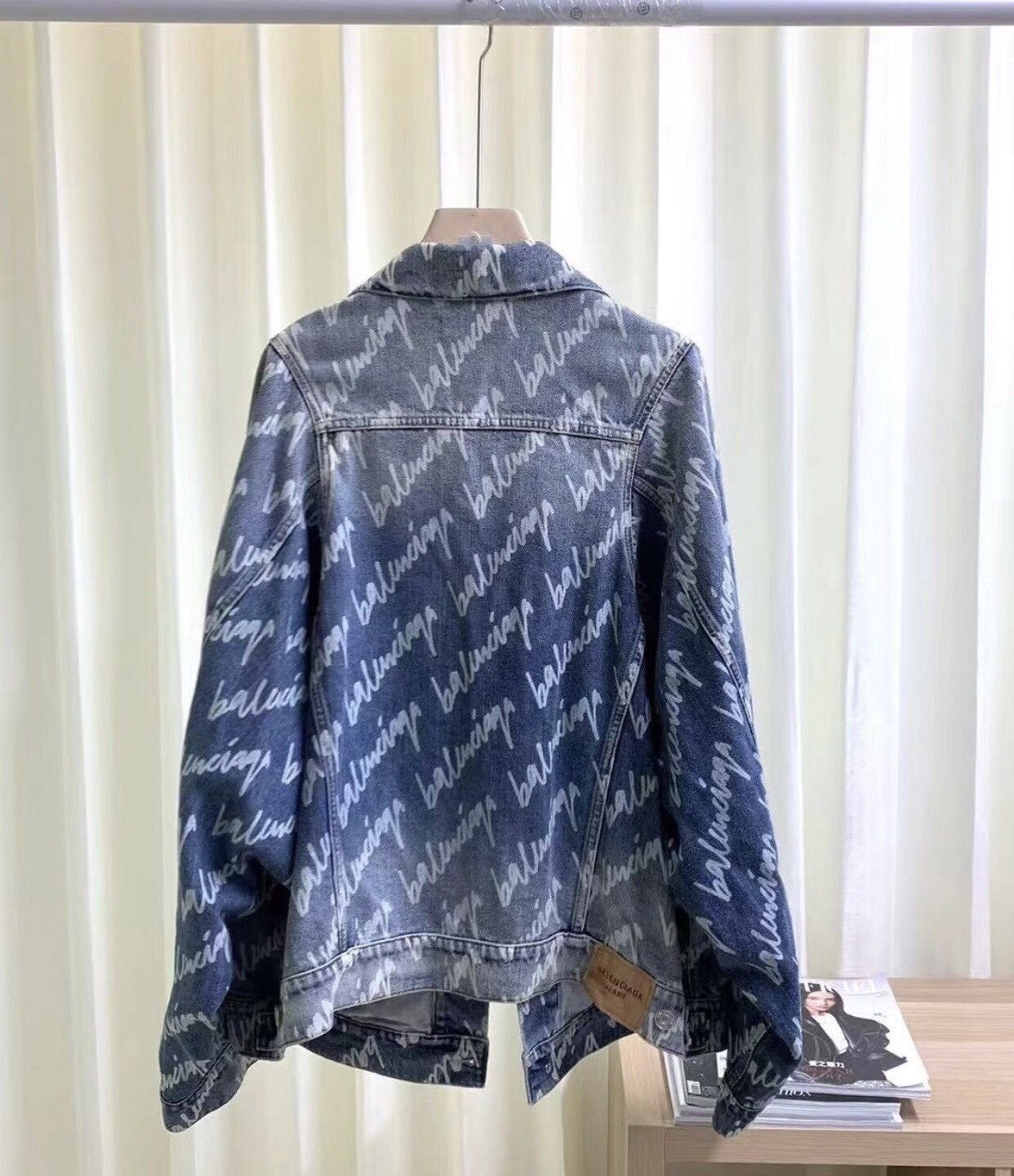 Balenciaga Balenciaga bullet screen full of logo lapel denim jacket Size US S / EU 44-46 / 1 - 4 Thumbnail