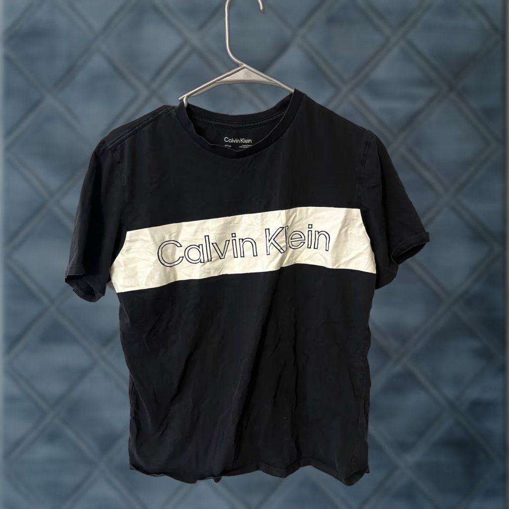 Calvin Klein VINTAGE Calvin Klein Shirt Men Small Black Graphic Tee Short Sleeve S Mens Tee Graphic Tee Size US 29 - 1 Thumbnail