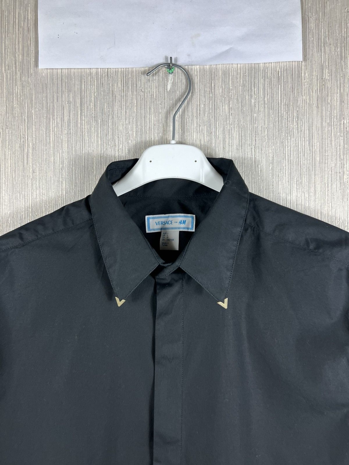 Versace Versace x H&M basic black shirt with V gold detail on collar Size US L / EU 52-54 / 3 - 5 Thumbnail