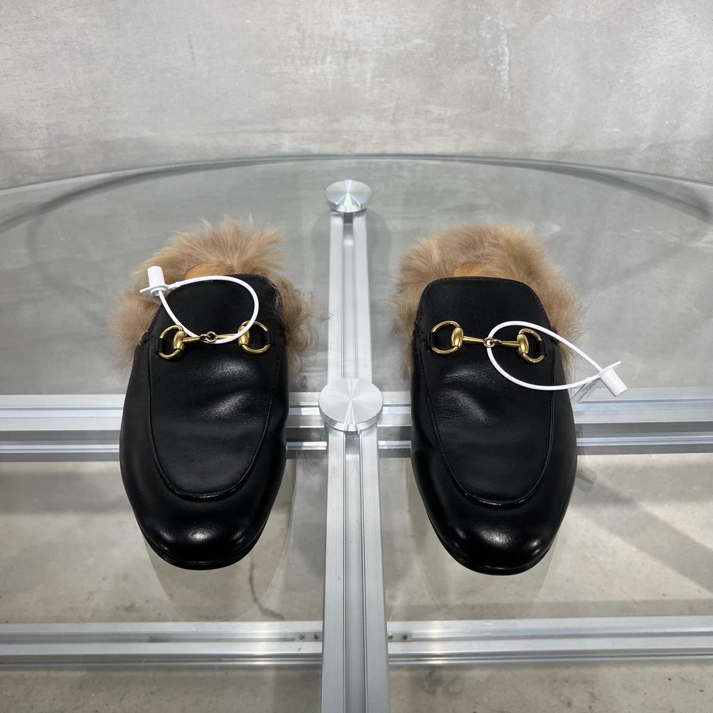 Gucci Gucci fur slippers black size 36 Size US 5 / IT 35 - 1 Thumbnail