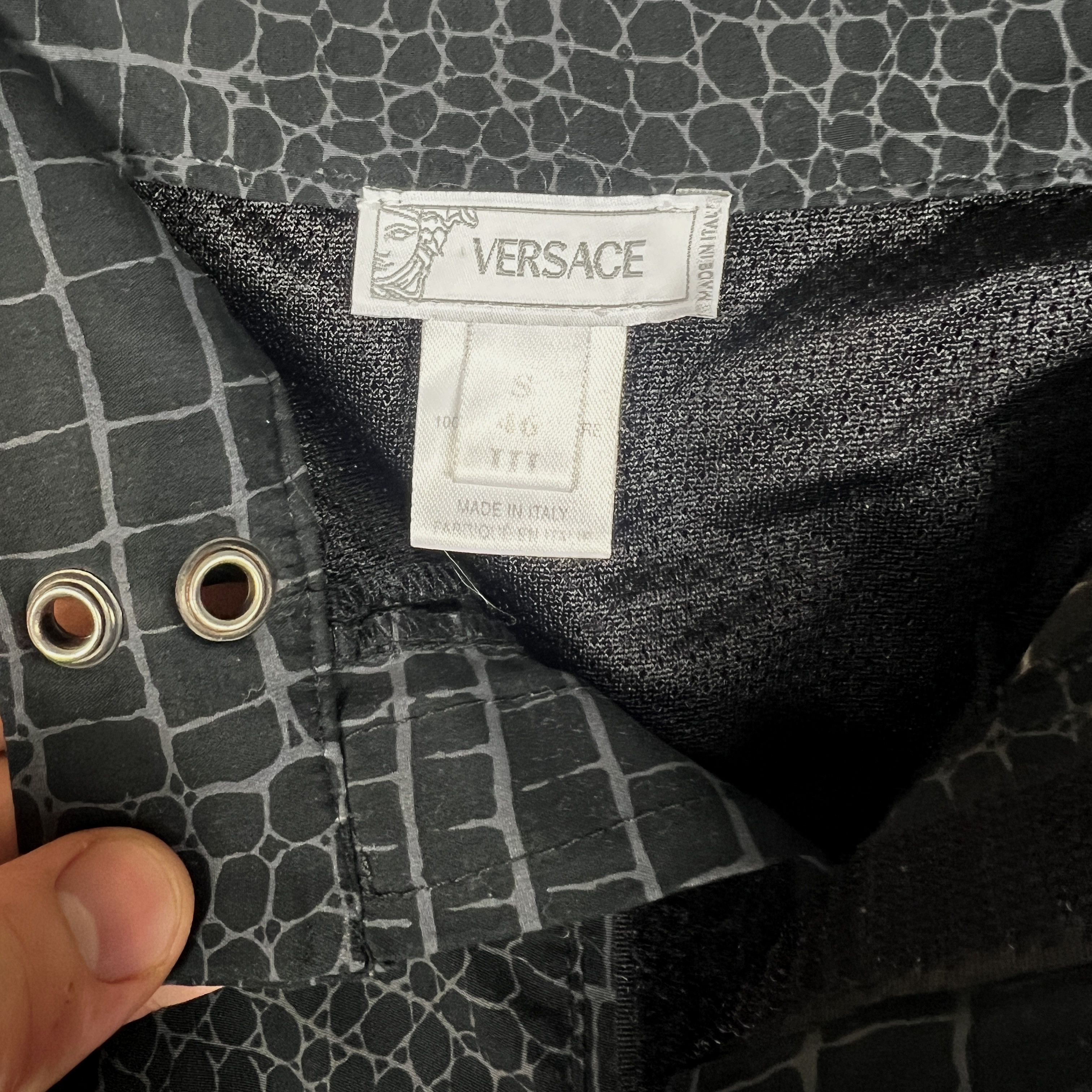 Versace Vinatge Versace Versus Crocodile Skin Swimming Shorts Size US 30 / EU 46 - 4 Thumbnail
