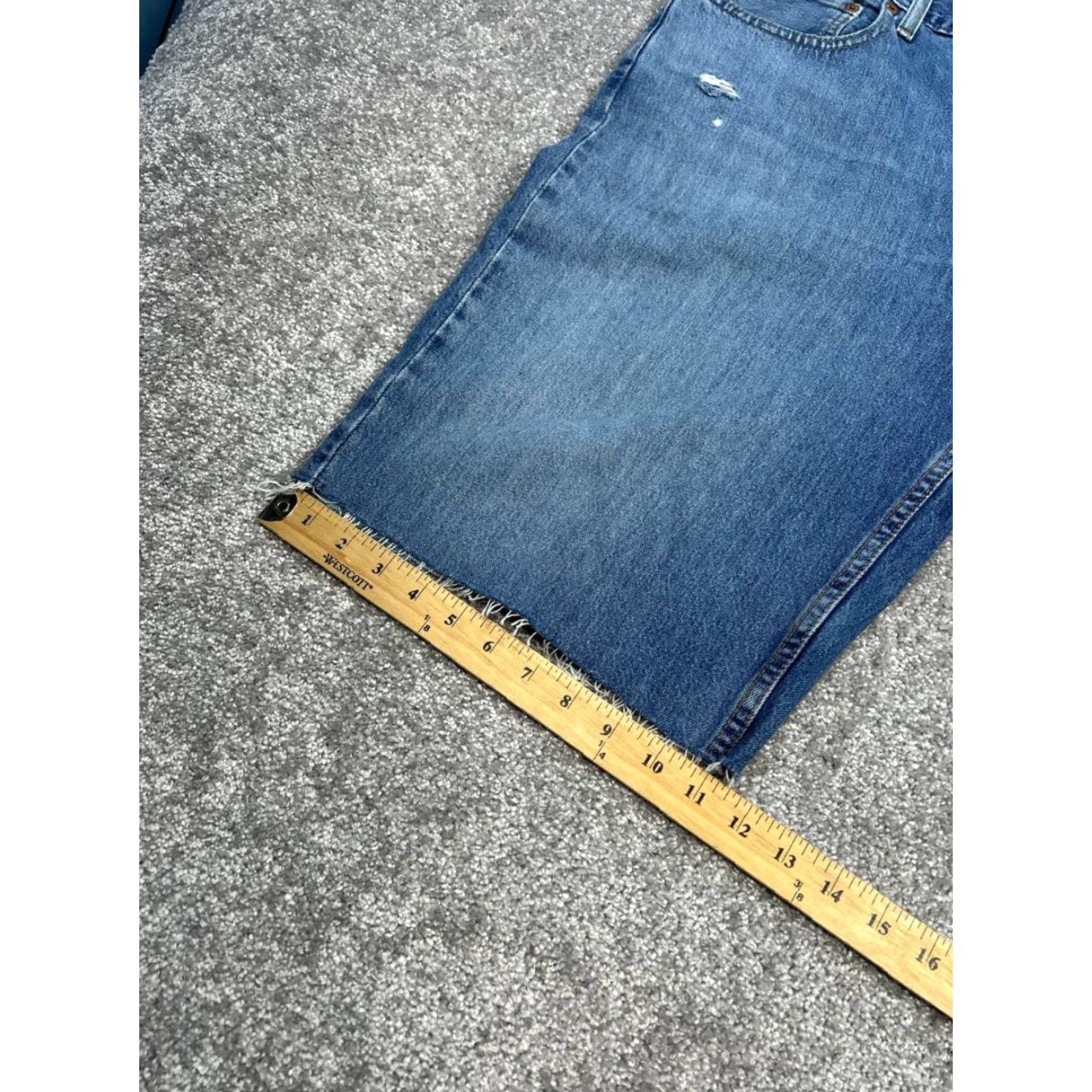 Levi's Levis 469 Shorts Men 36 X 12 Blue Distressed Denim Cotton High Rise Raw Hem Logo Size US 36 / EU 52 - 4 Thumbnail
