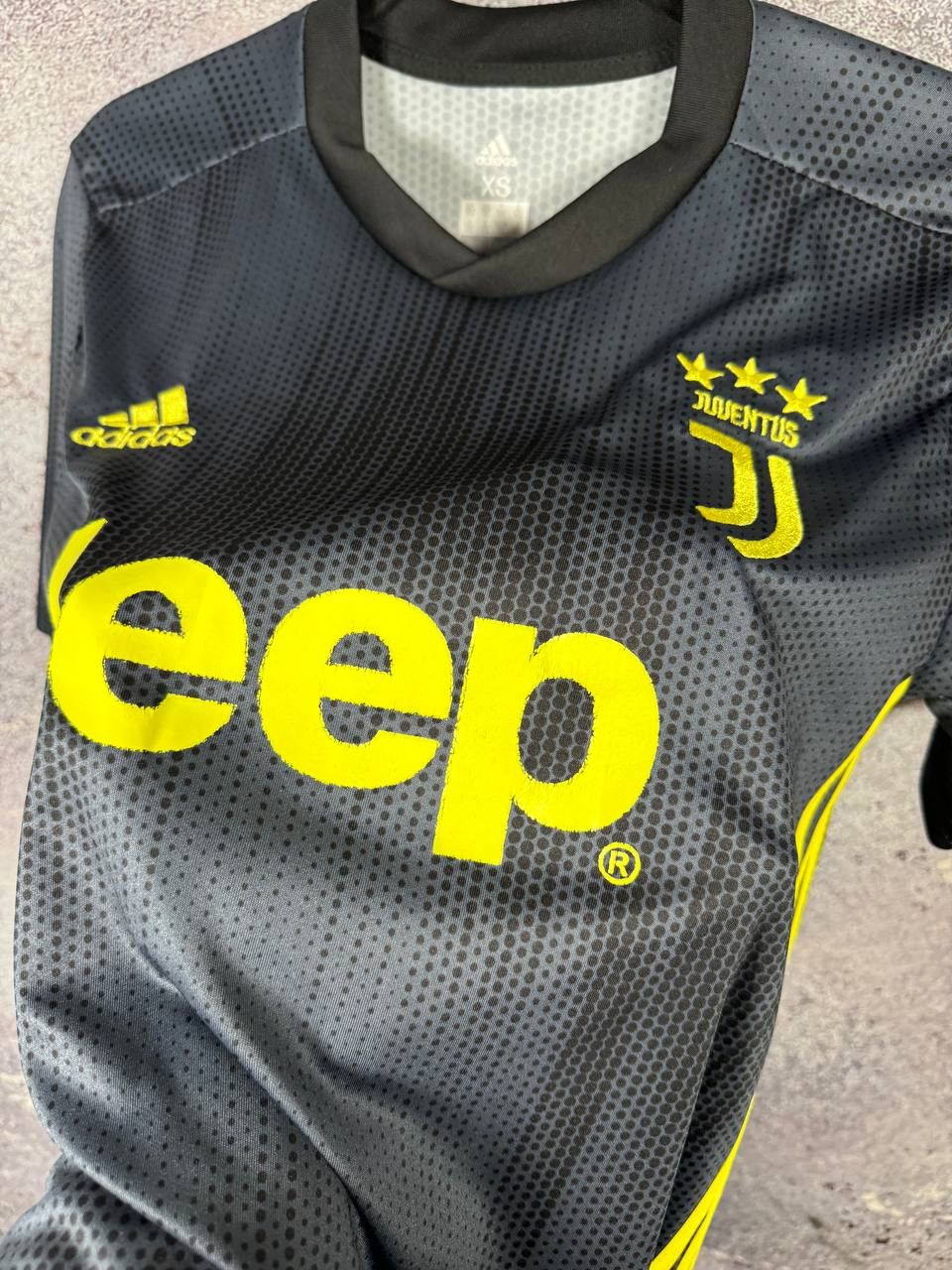 Other RONALDO Vintage Juventus 2018/19 Third Fan Soccer Jersey Size US XS / EU 42 / 0 - 9 Thumbnail