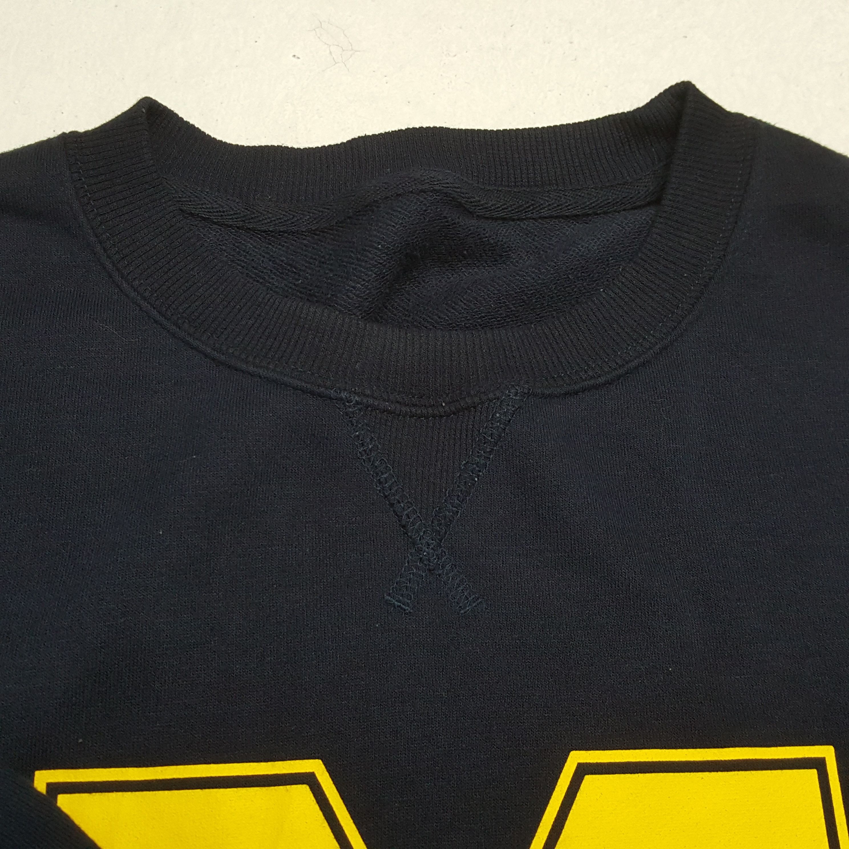 Vintage UNIVERSITY OF MICHIGAN Center Design Sweatshirt Size US M / EU 48-50 / 2 - 9 Thumbnail