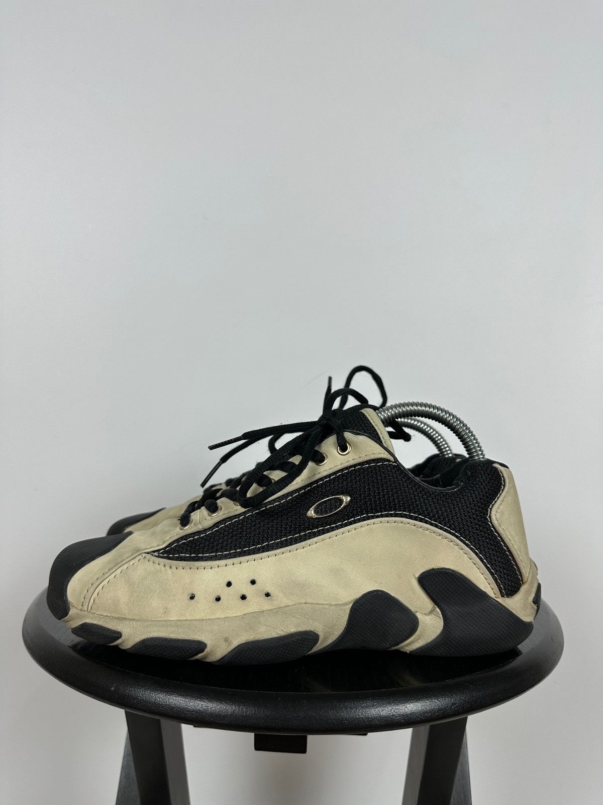 Oakley 00s Vintage Oakley Beige/Black Leather Low Top Sneakers Size US 6.5 / EU 39-40 - 2 Thumbnail