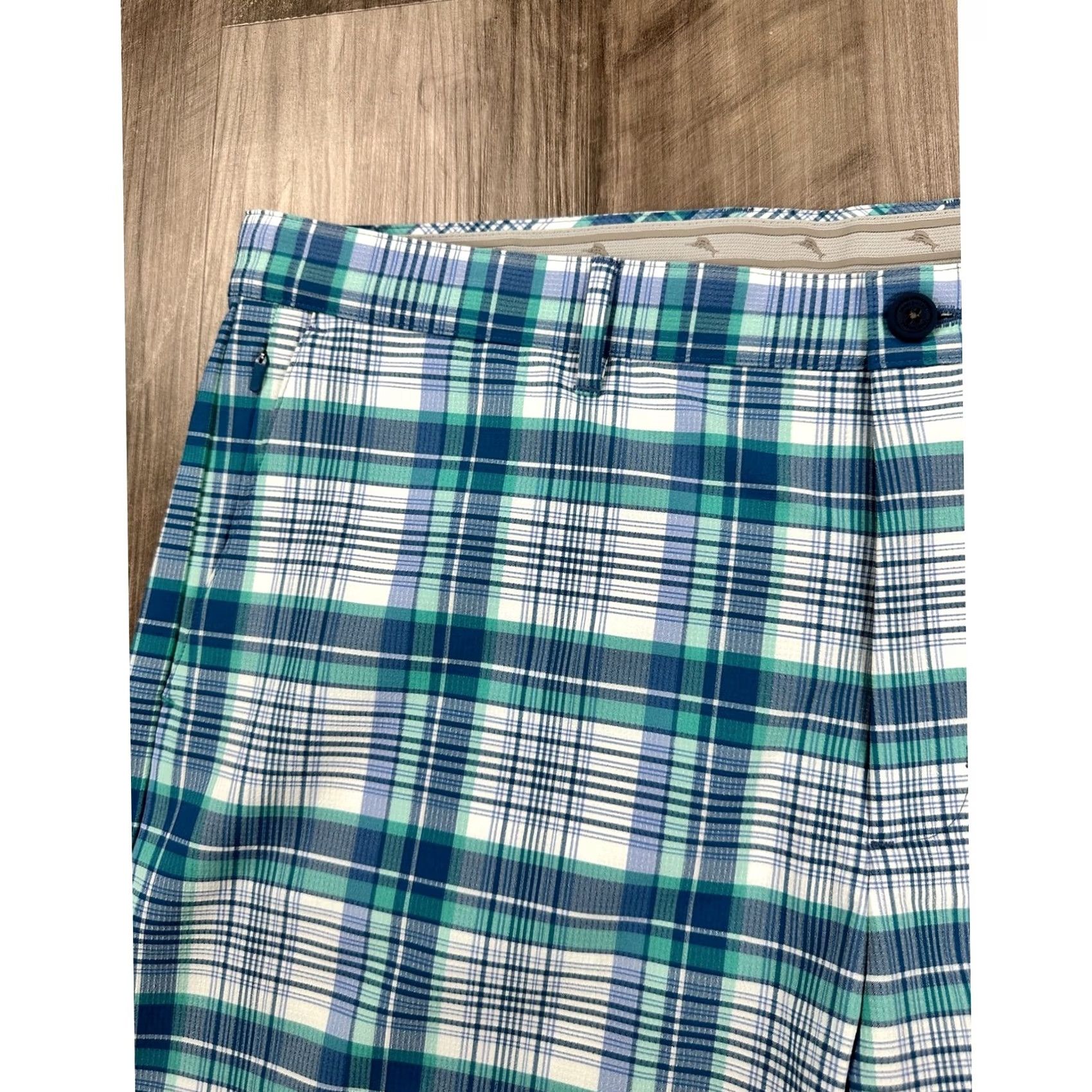 Tommy Bahama Tommy Bahama Chip Shot Clubhouse Plaid 9 Short 40x9 Men's Green XS? Not needed; provide final. Size US 40 / EU 56 - 6 Thumbnail