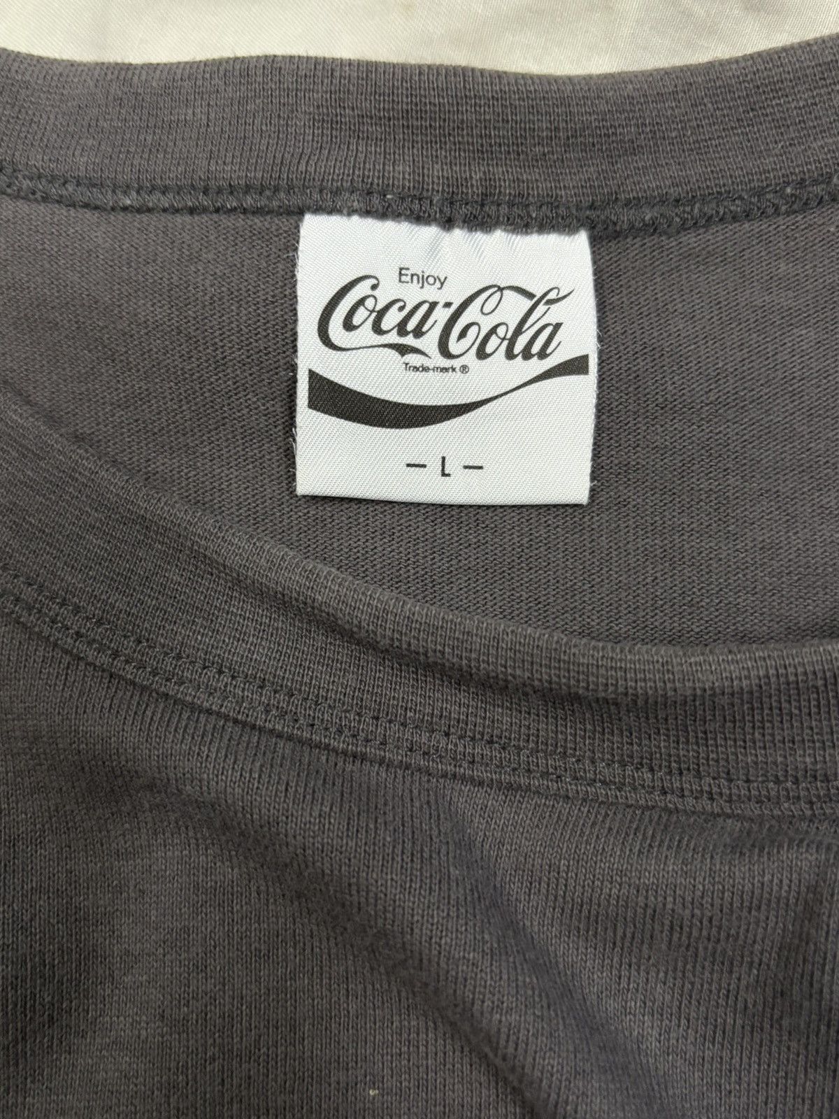 GU × Undercover GU x Coca Cola Penguin Graphic Printed T-shirt Size US M / EU 48-50 / 2 - 14 Thumbnail