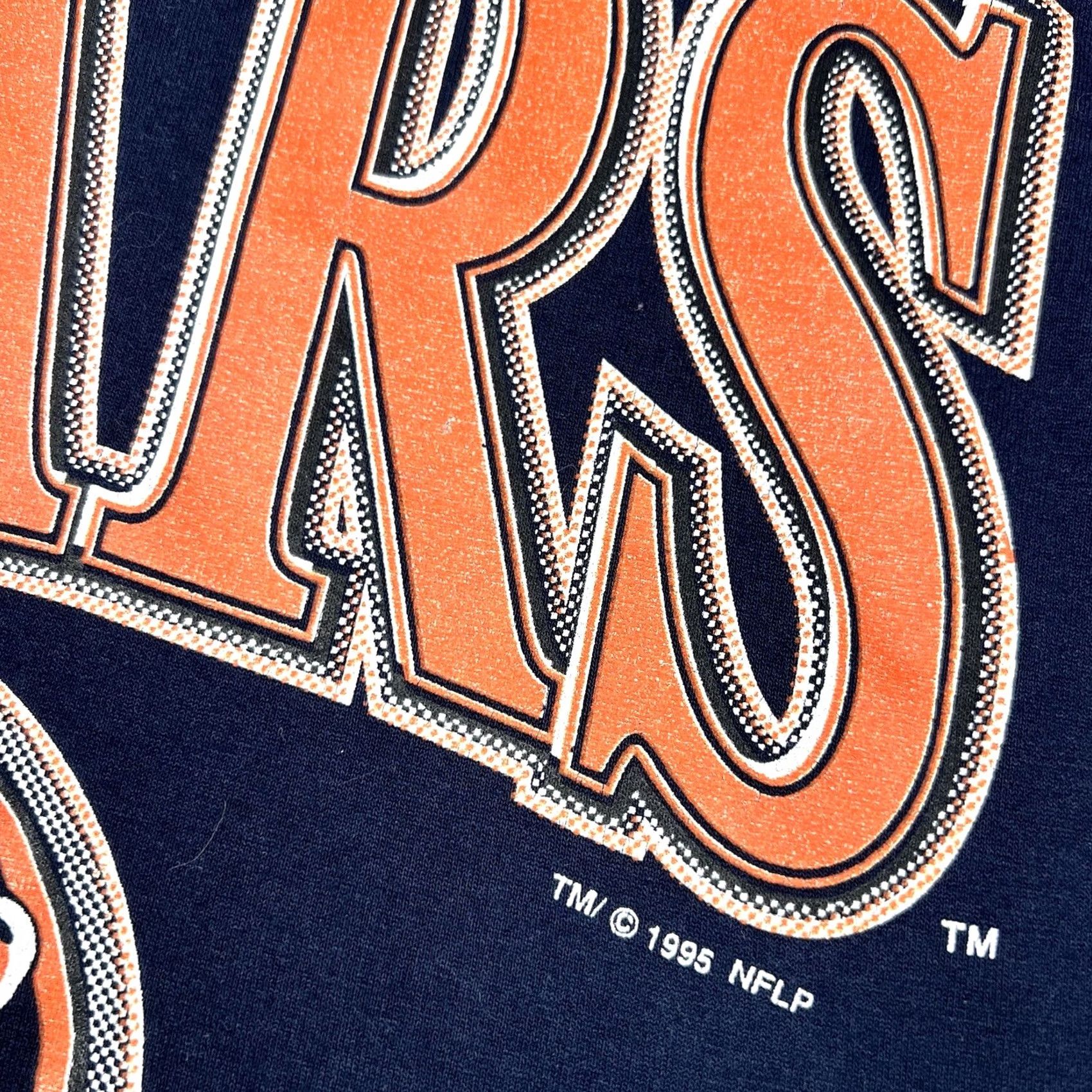 Logo 7 VINTAGE Chicago Bears 1995 Logo 7 Single Stitch Shirt M Blue 50/50 Cotton Polyester Graphic Print Mens Womens Regular T-Shirt 90s Vintage Size US M / EU 48-50 / 2 - 6 Thumbnail