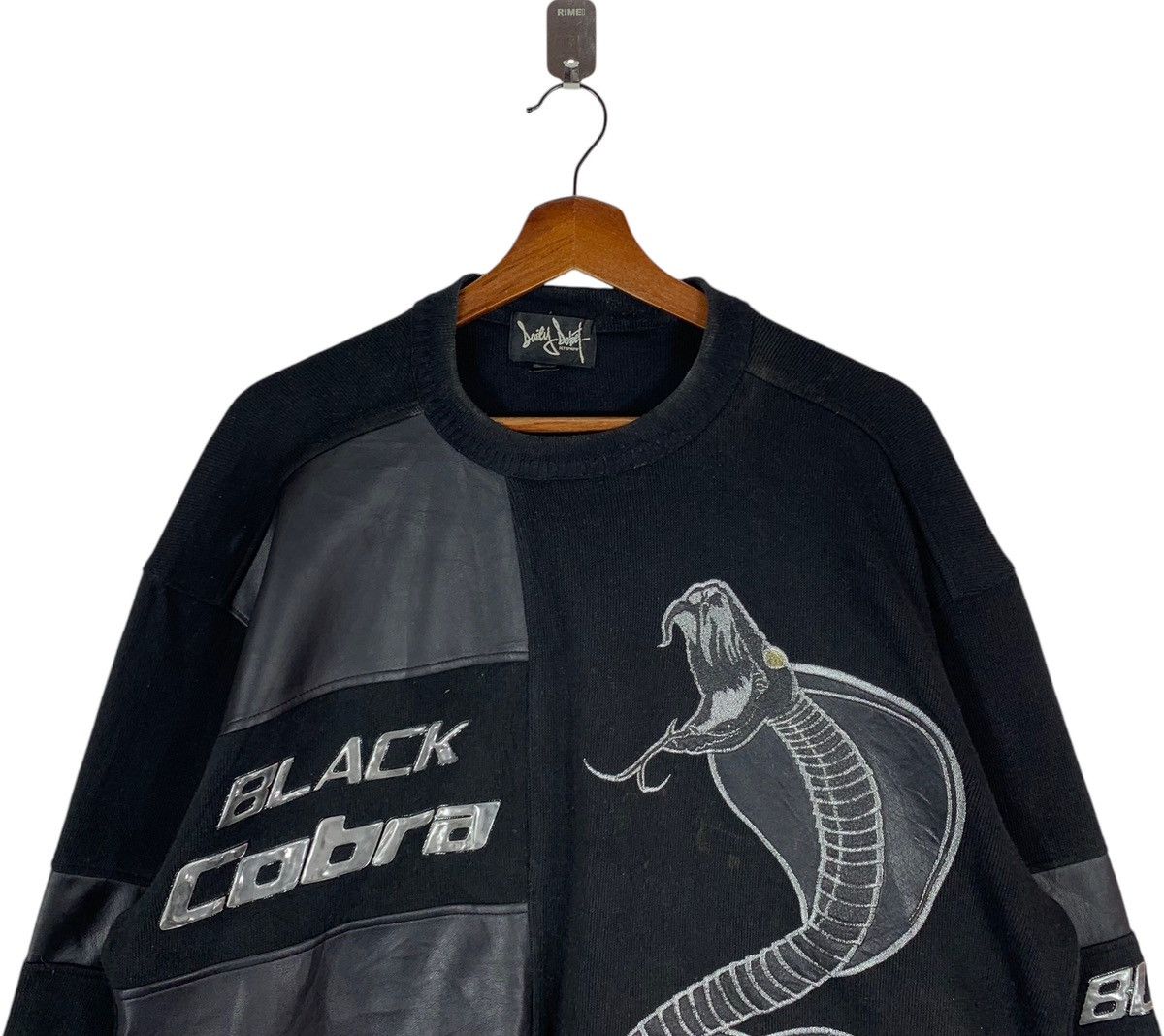 Vintage VINTAGE BLACK COBRA CREWNECK BIG LOGO JUMPERS Size US L / EU 52-54 / 3 - 4 Thumbnail