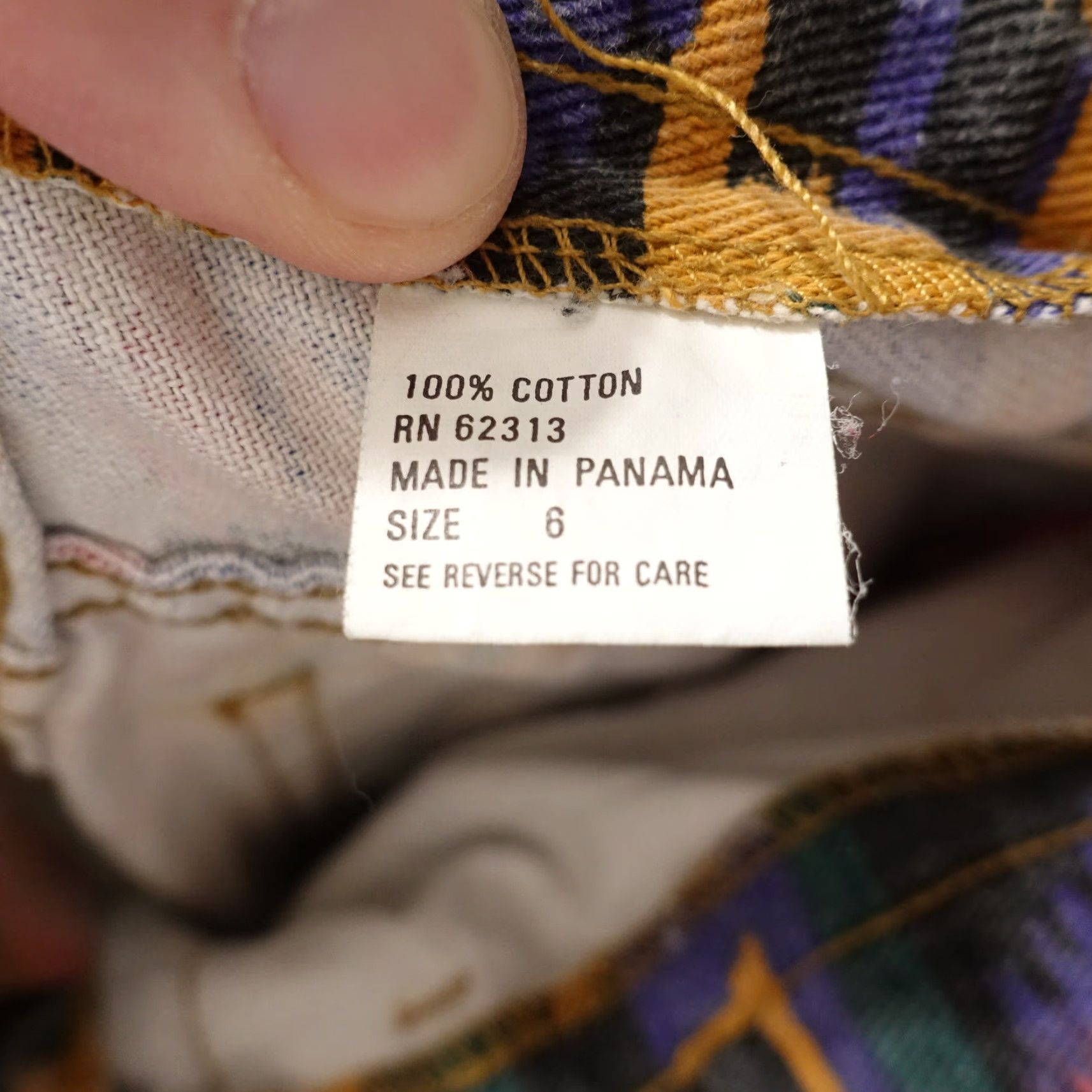 Oleg Cassini Oleg Cassini Vintage Aztec Print Denim Shorts Women’s Size 6/24 Casual Summer Fashion Size 28" / US 6 / IT 42 - 8 Thumbnail